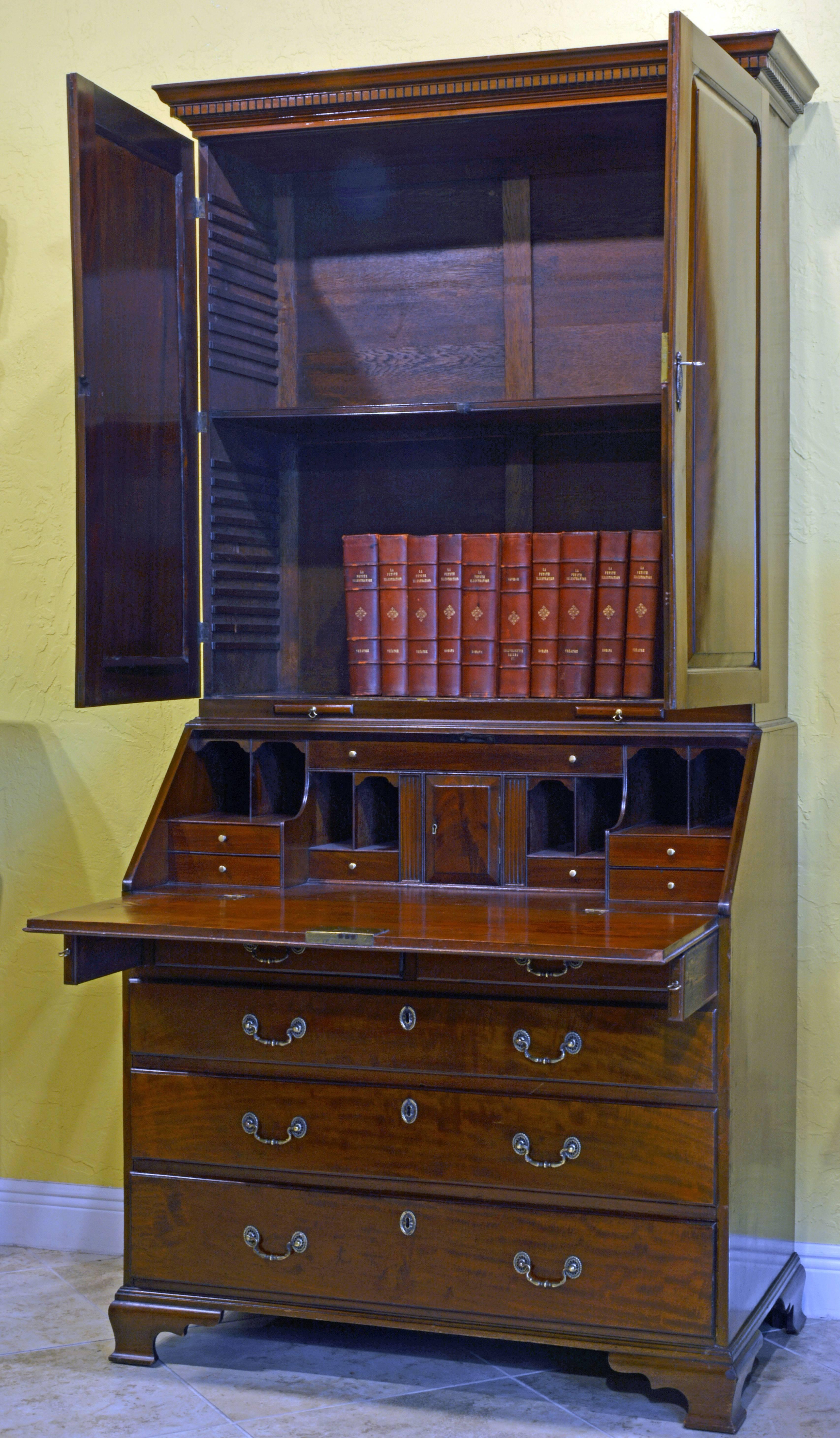 Polished English Late 18th Century George III Mahogany Secretary Desk and Bookcase