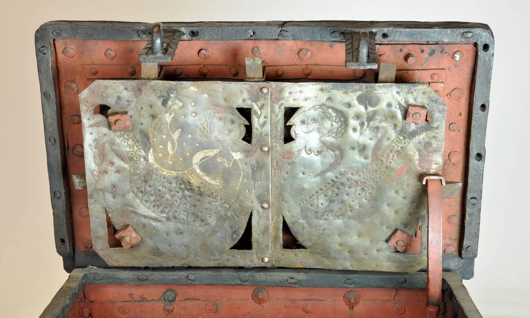 18th-19th Century Spanish Hand-Painted Strongbox/Safe In Good Condition In Ft. Lauderdale, FL