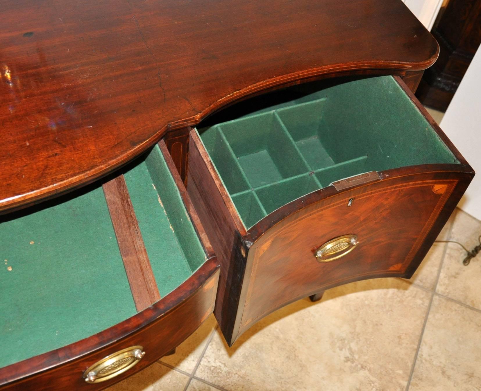 18th Century English Georgian Figured Mahogany Sideboard with Shaped Top In Good Condition In Ft. Lauderdale, FL