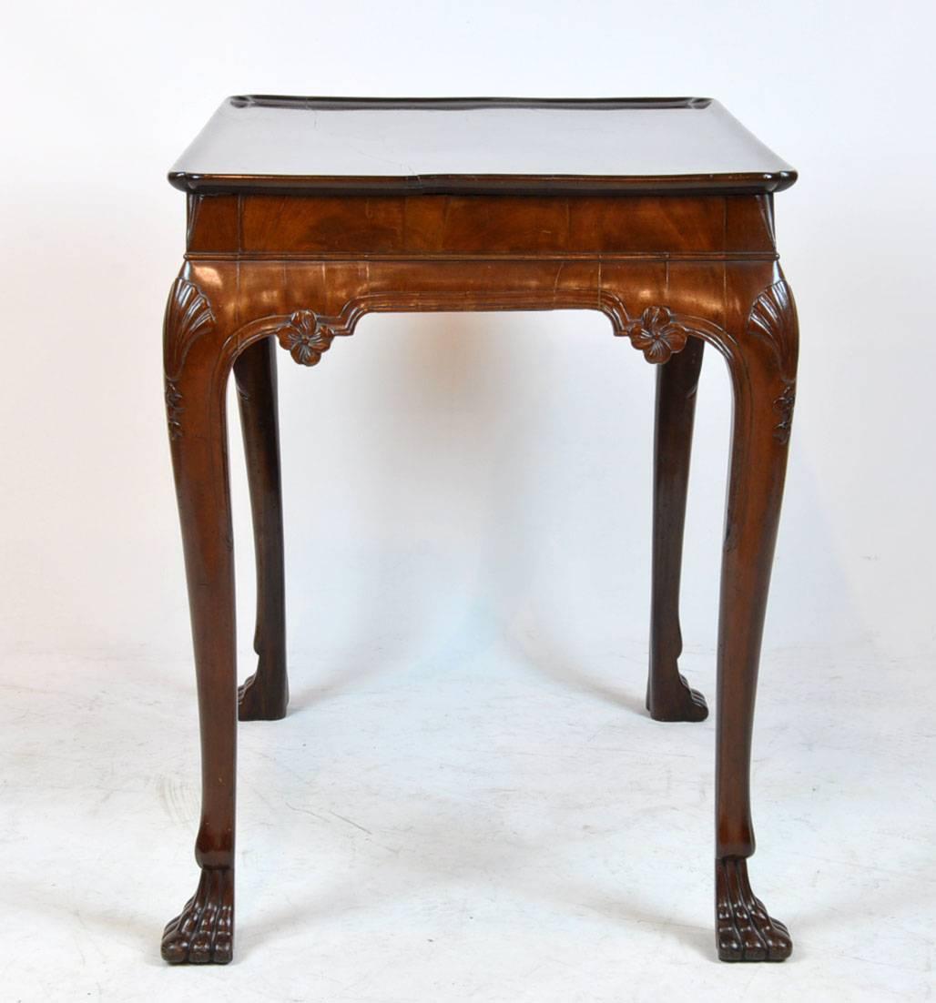 18th Century Irish or English Mahogany Chippendale Cabriole Leg Shell Carved Tea Table