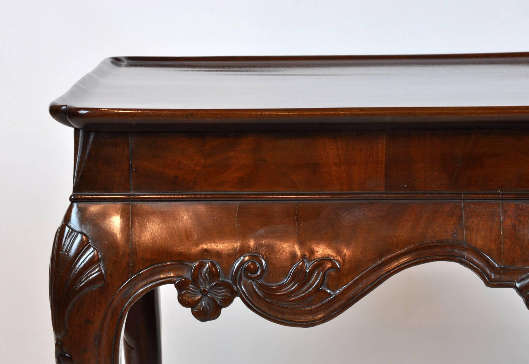 Irish or English Mahogany Chippendale Cabriole Leg Shell Carved Tea Table 1