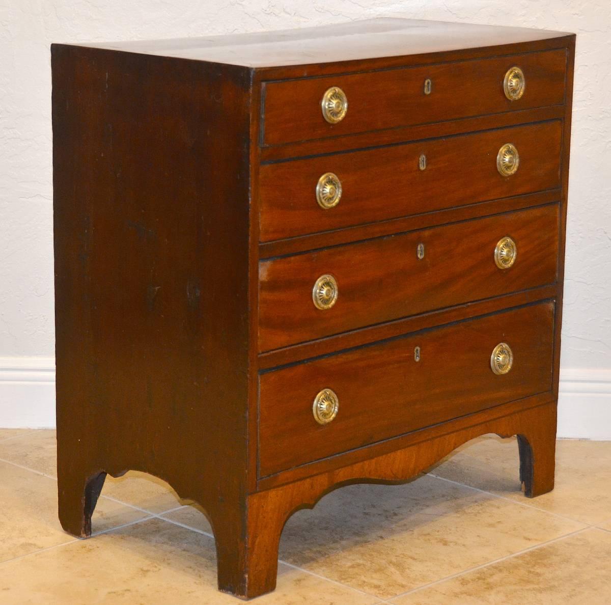 Rare Size Georgian English Mahogany Four-Drawer Chest Early 19th Ct.  In Excellent Condition In Ft. Lauderdale, FL