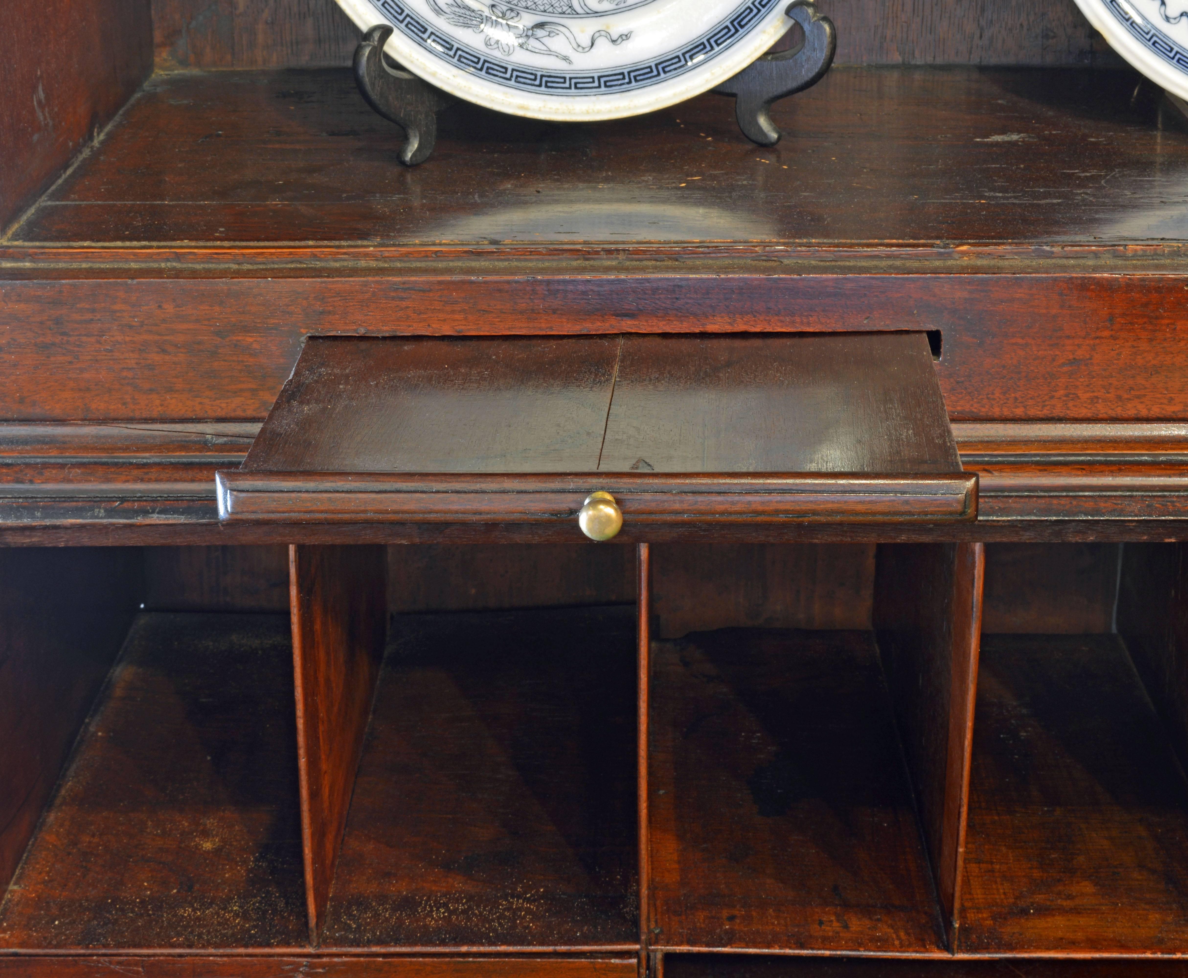 Charming Late 18th Century George III Mahogany Secretary Bookcase In Good Condition In Ft. Lauderdale, FL