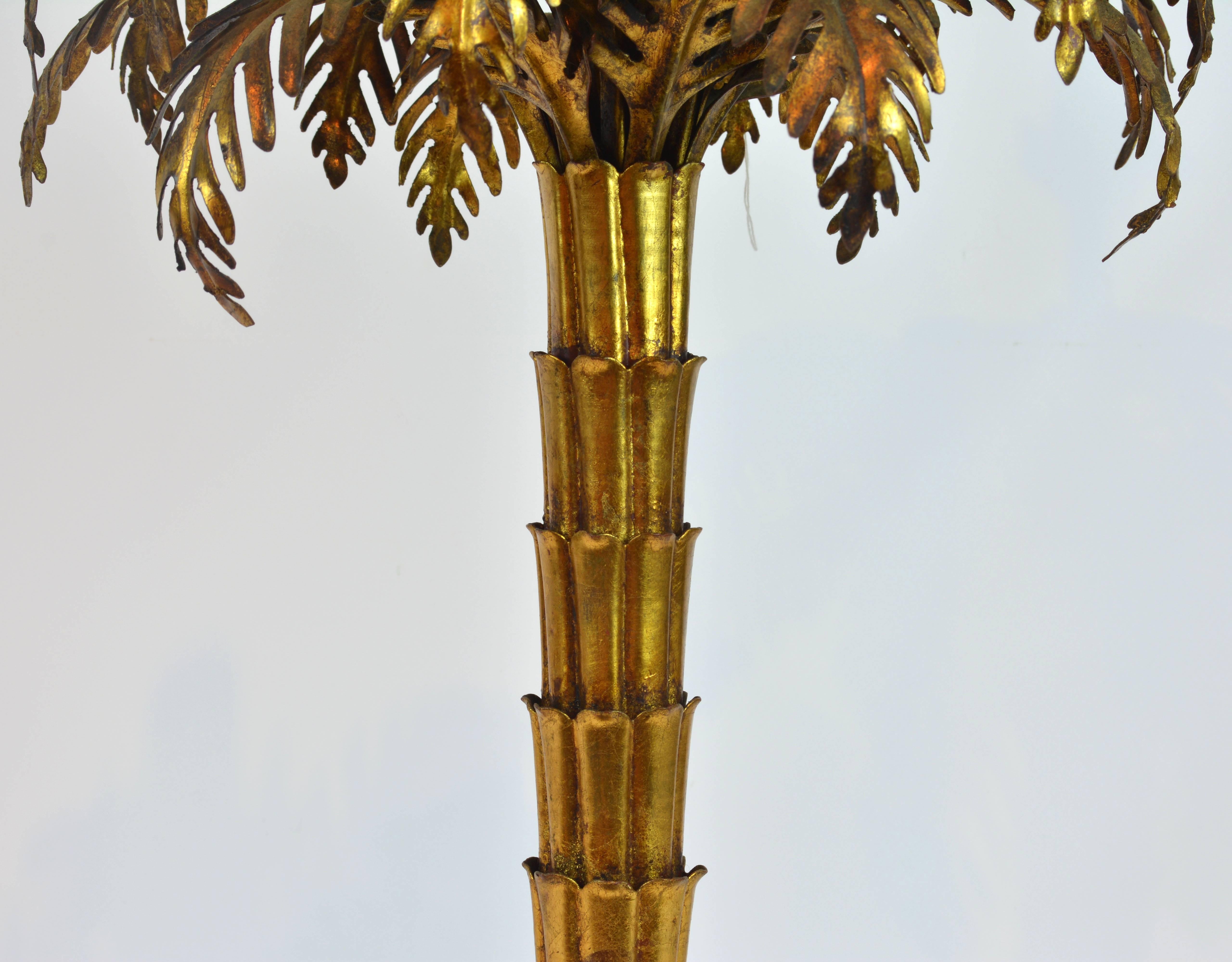 American Mid-Century Hollywood Regency Style Gilt Tole Palm Design Table Lamp
