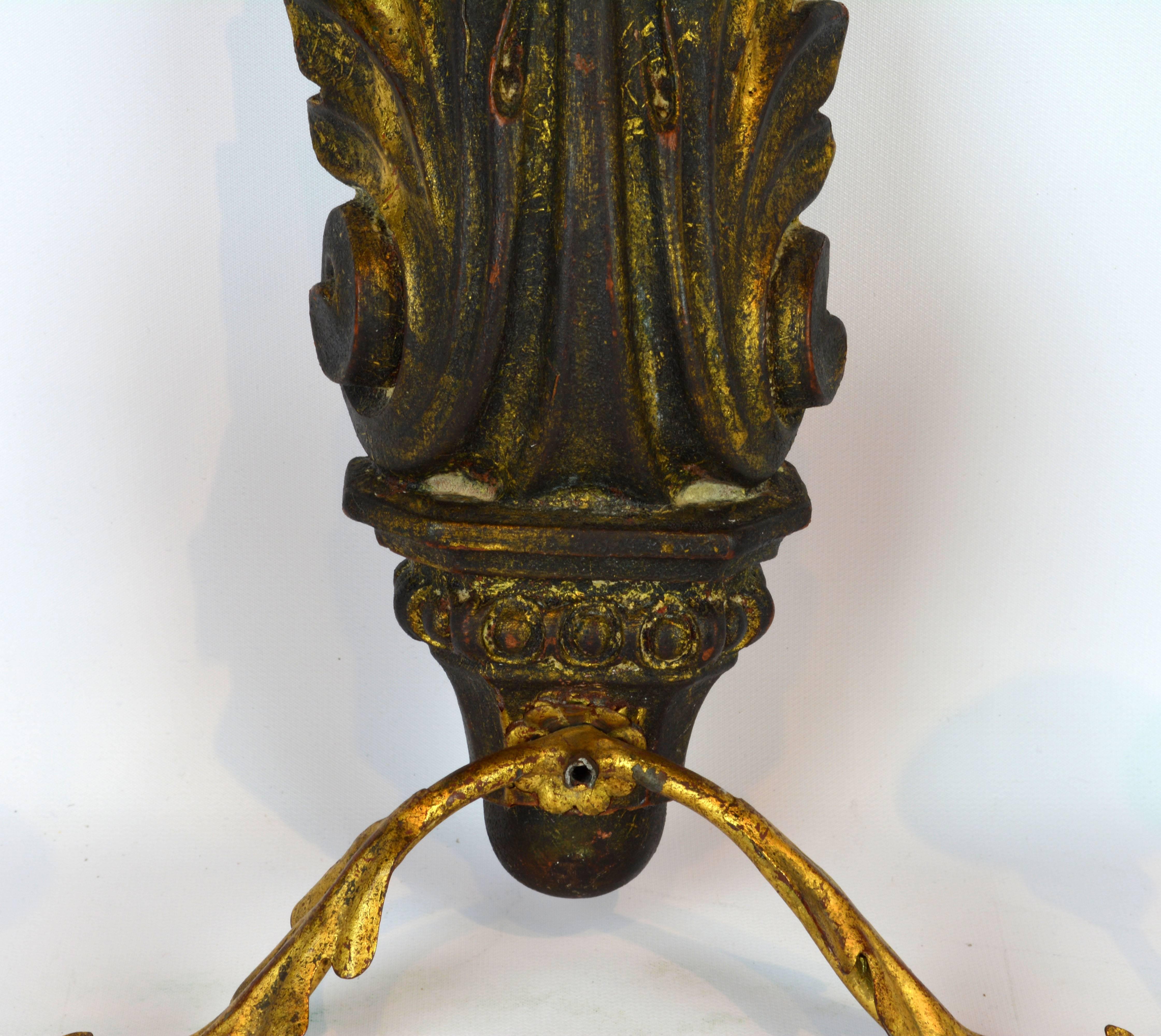 Carved Pair of Italian 1950s Palladio Wood and Gilt Iron Neoclassical Wall Sconce
