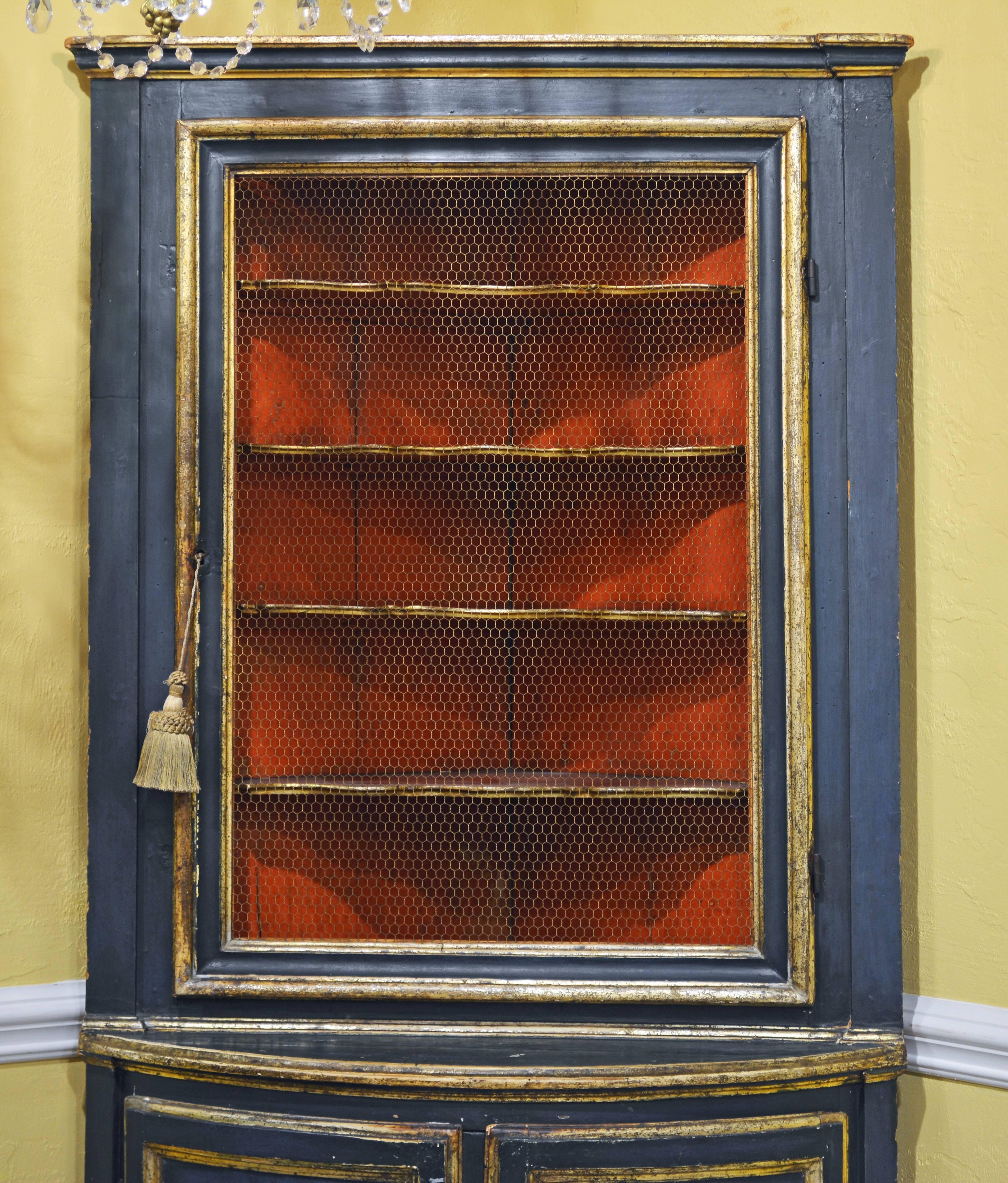 Charming 18th Century Italian Late Baroque Paint & Gilt Mesh Door Corner Cabinet In Good Condition In Ft. Lauderdale, FL