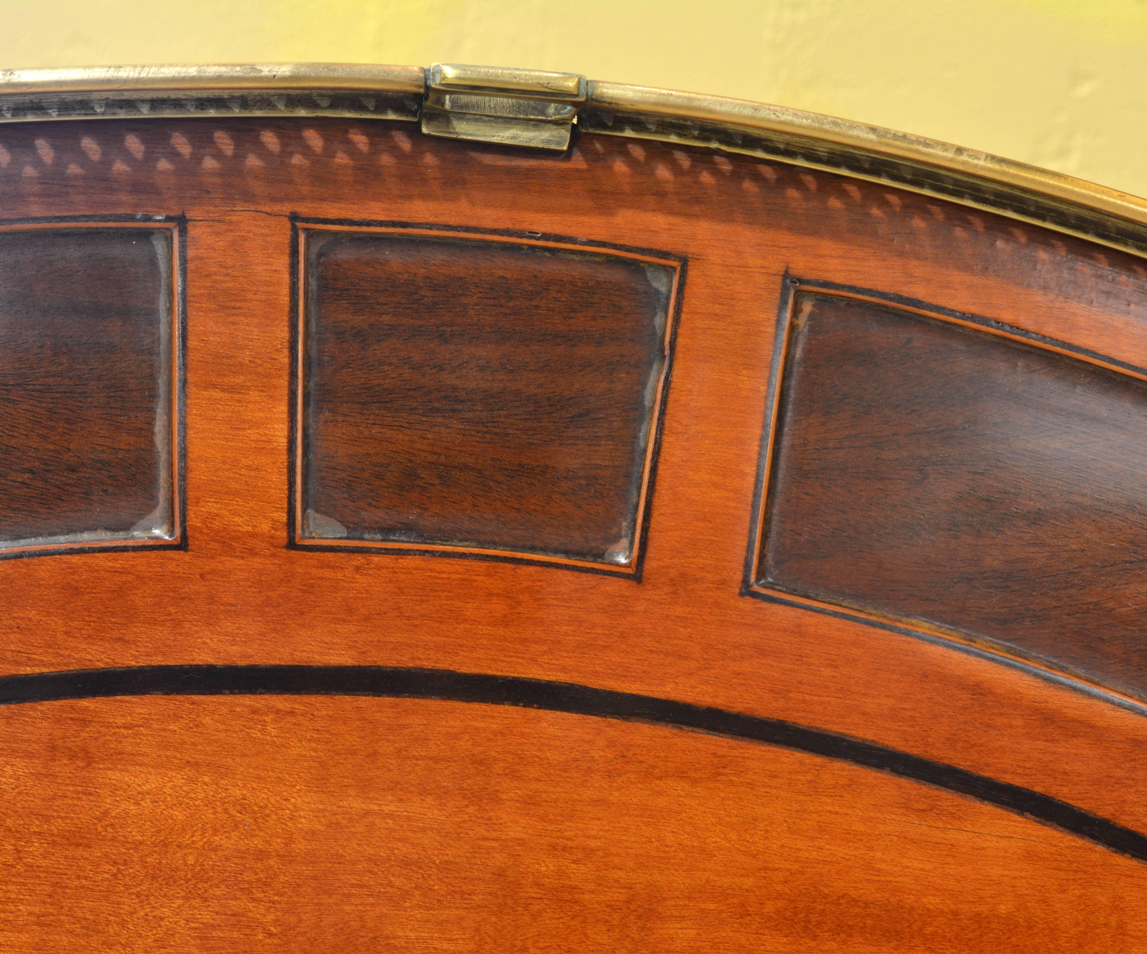 Superior English Regency Satinwood, Mahogany & Ebony Parquetry Oval Center Table In Good Condition In Ft. Lauderdale, FL