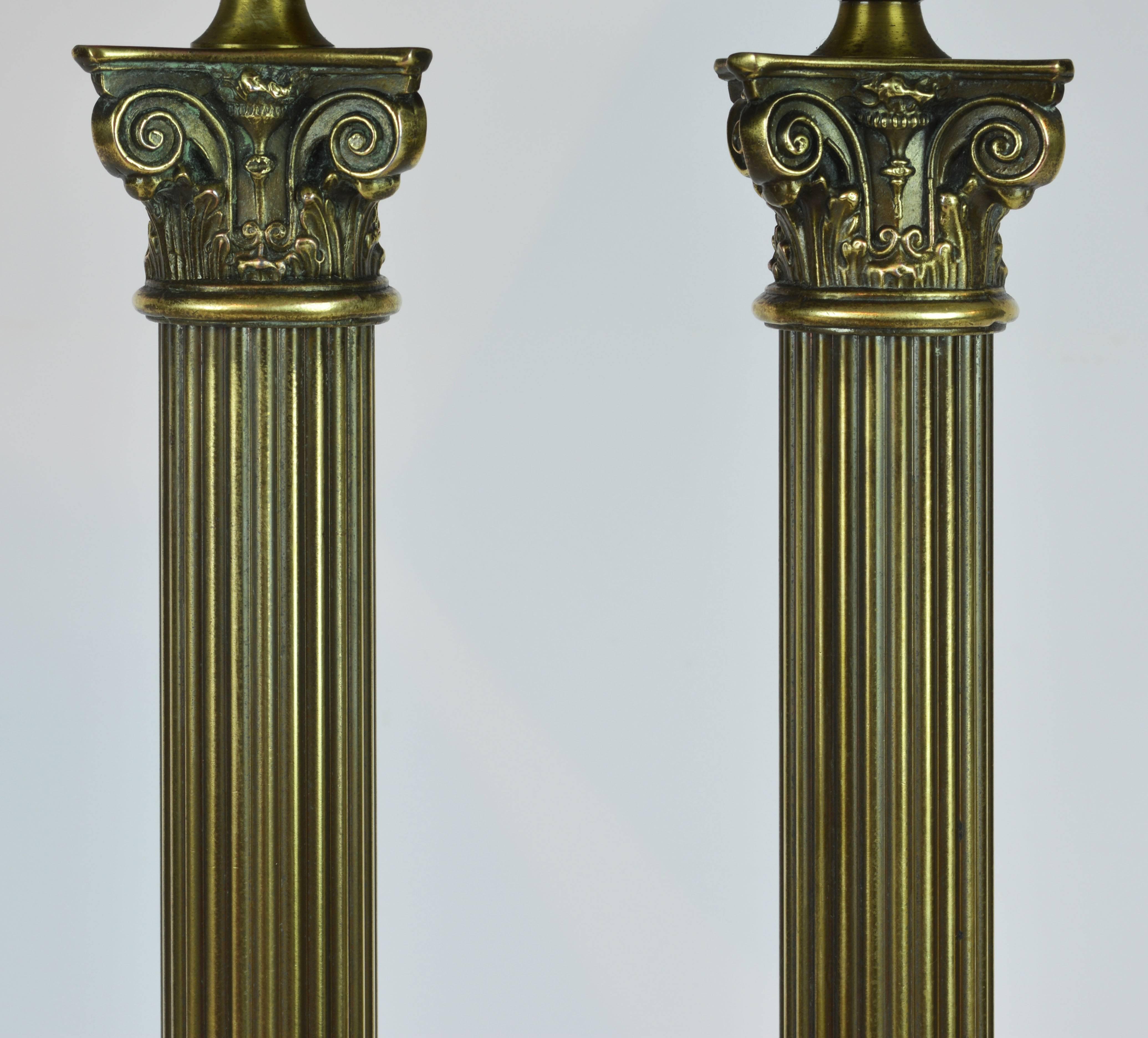Neoclassical Distinguished Bronze and Marble Twin Corinthian Columns Gentleman's Desk Lamp