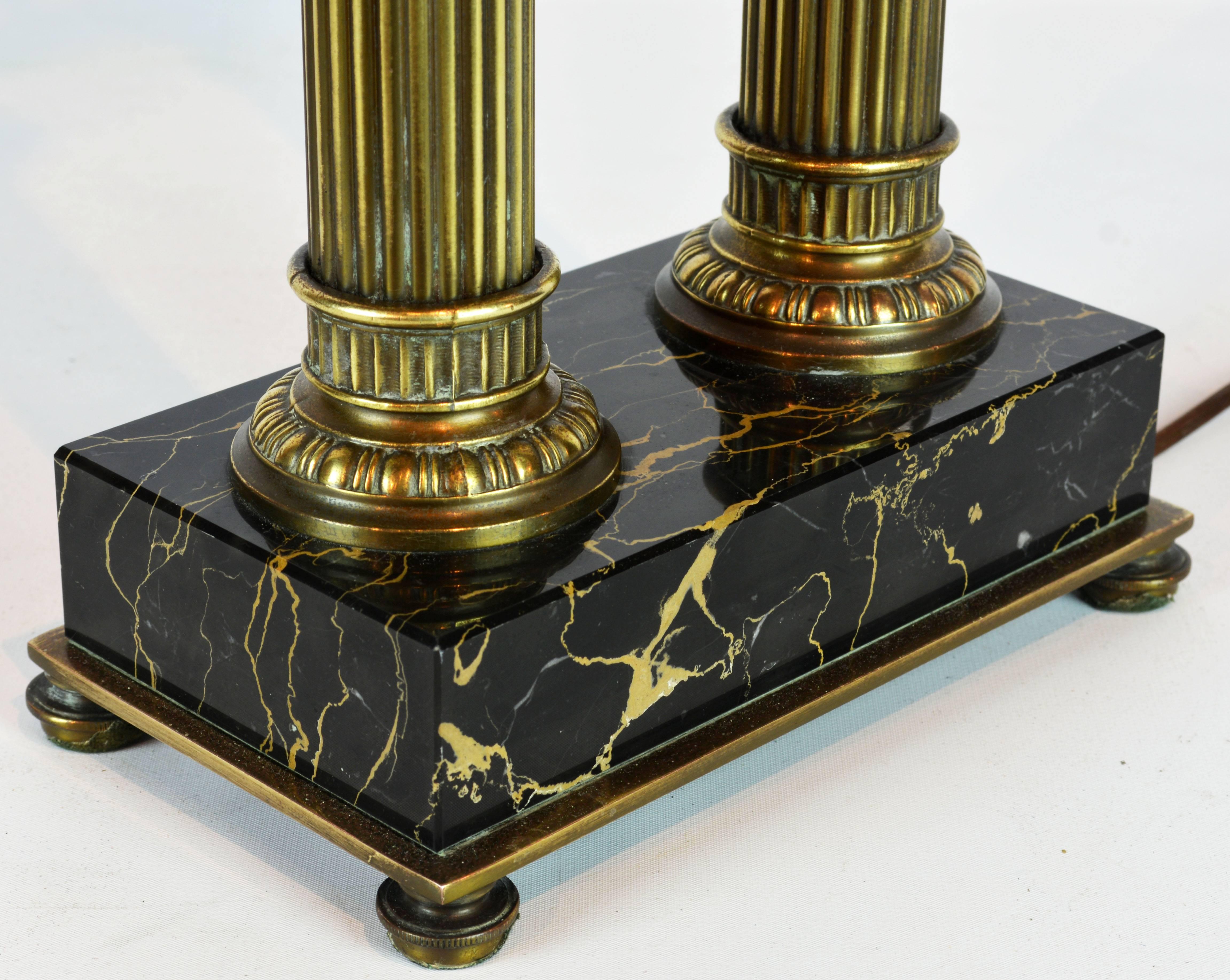 Distinguished Bronze and Marble Twin Corinthian Columns Gentleman's Desk Lamp 3