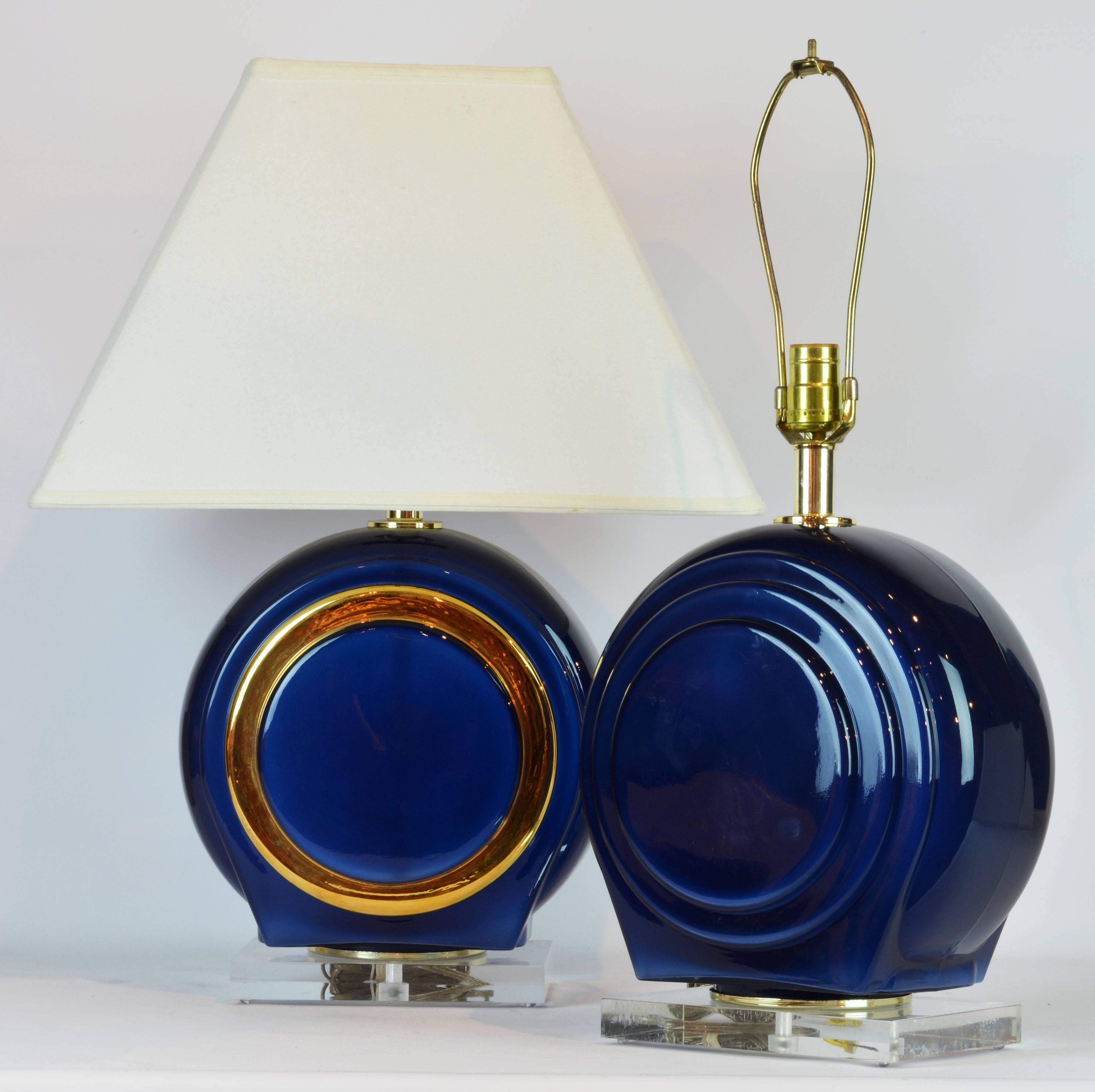 Pair of Classy Mid-Century Modern Cobalt Blue and Gilt Glass Lamps, Lucite Bases In Good Condition In Ft. Lauderdale, FL