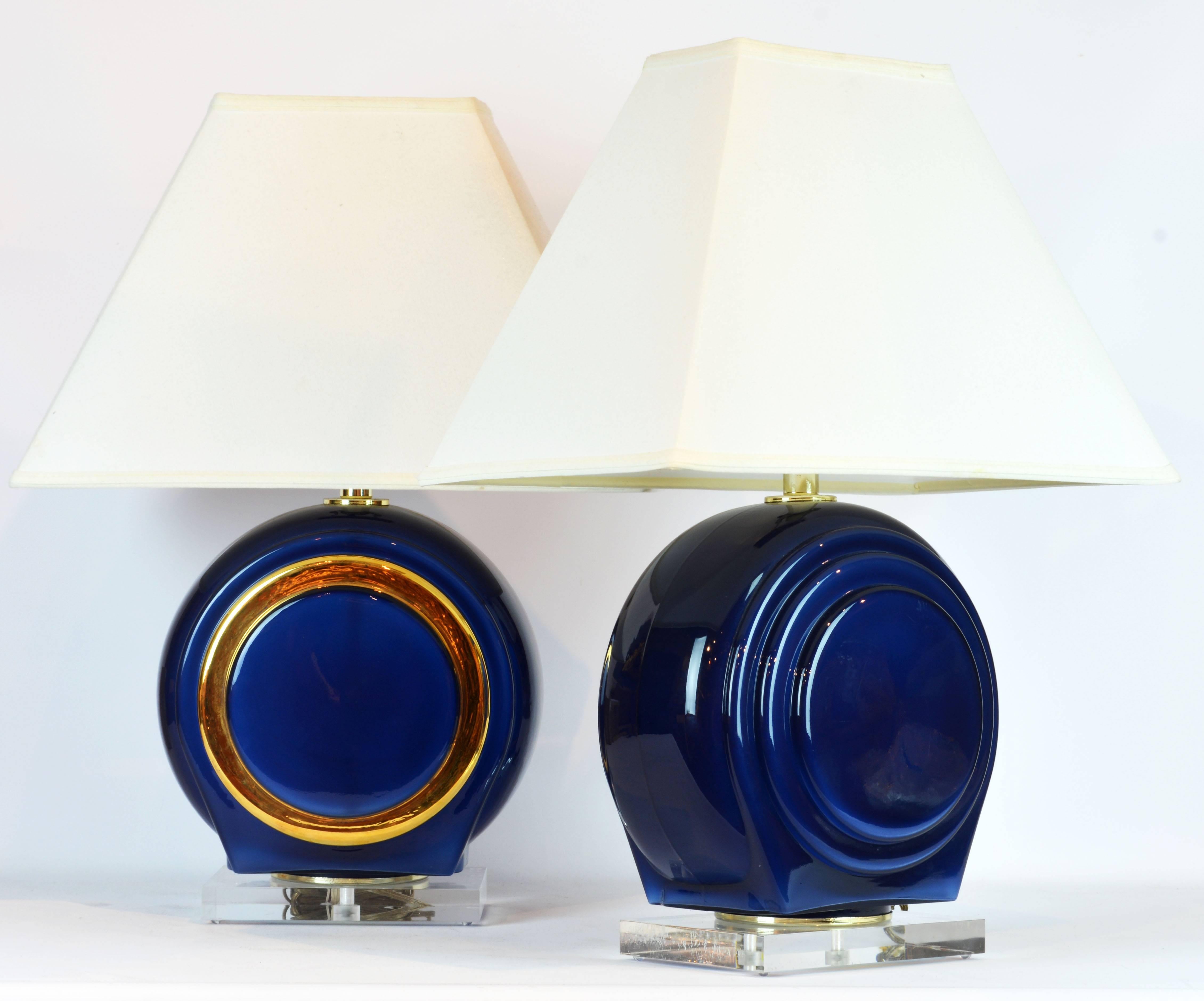 American Pair of Classy Mid-Century Modern Cobalt Blue and Gilt Glass Lamps, Lucite Bases