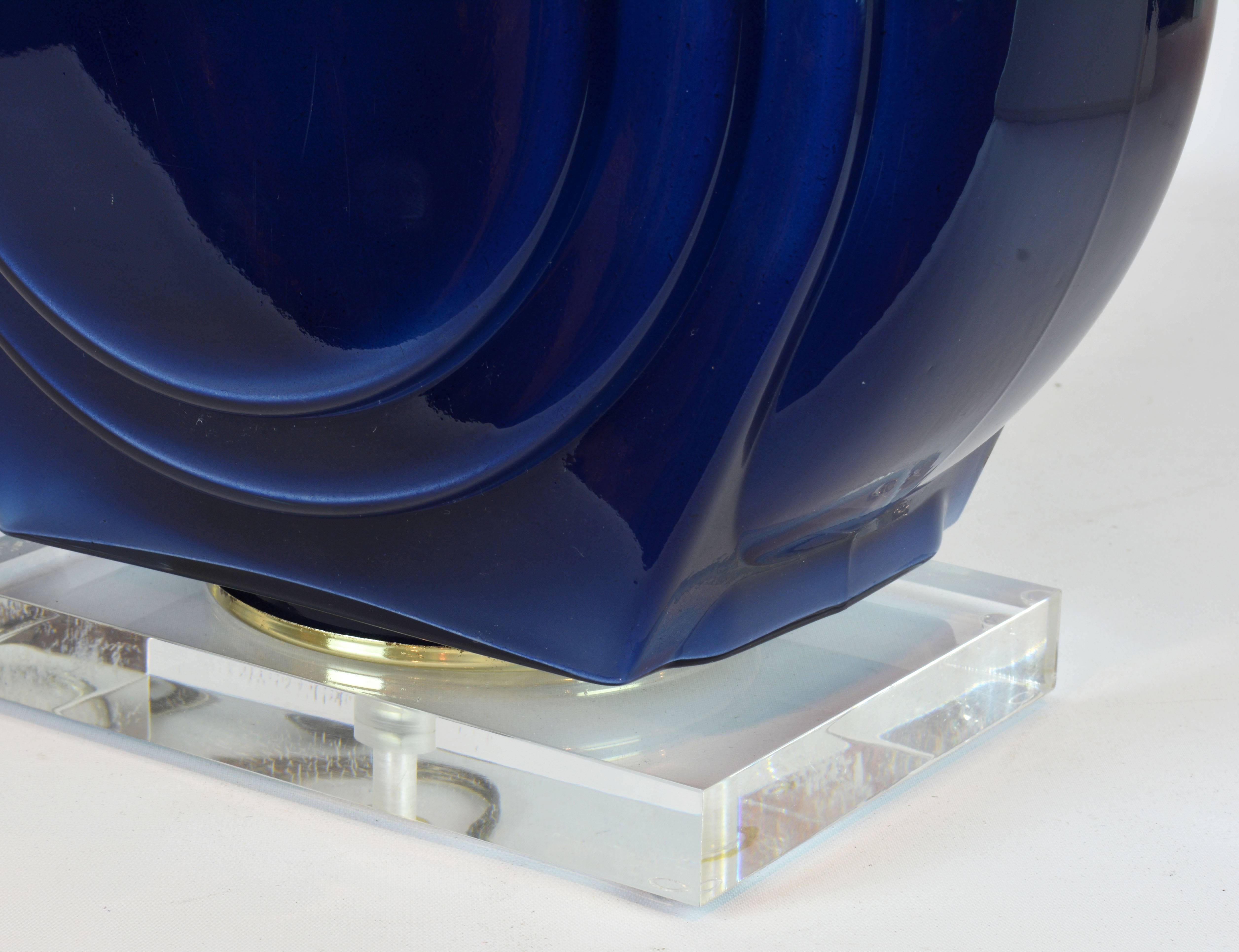 20th Century Pair of Classy Mid-Century Modern Cobalt Blue and Gilt Glass Lamps, Lucite Bases