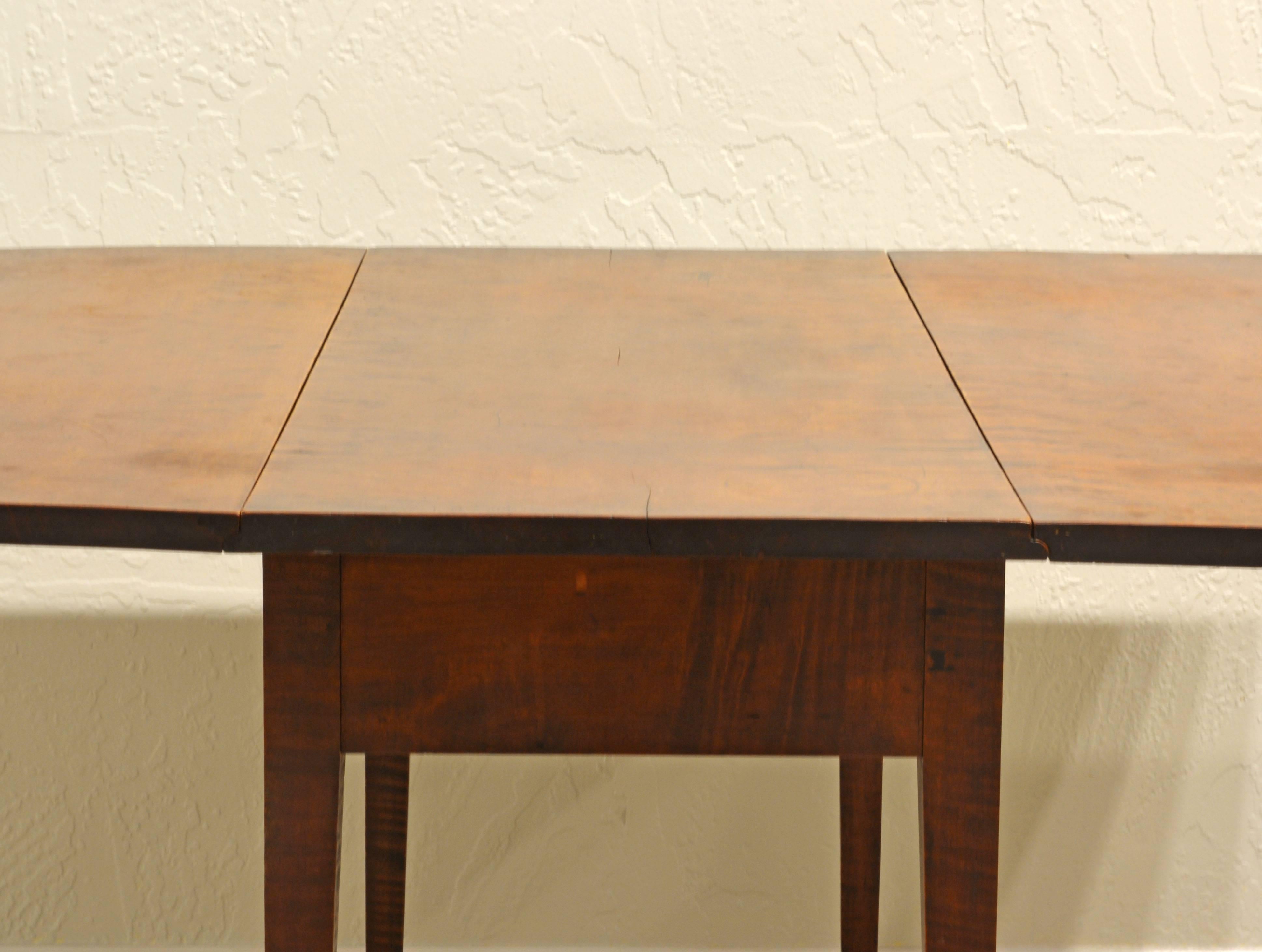 18th Century Superior American New England Federal Tiger Maple Drop-Leaf Table, Americana