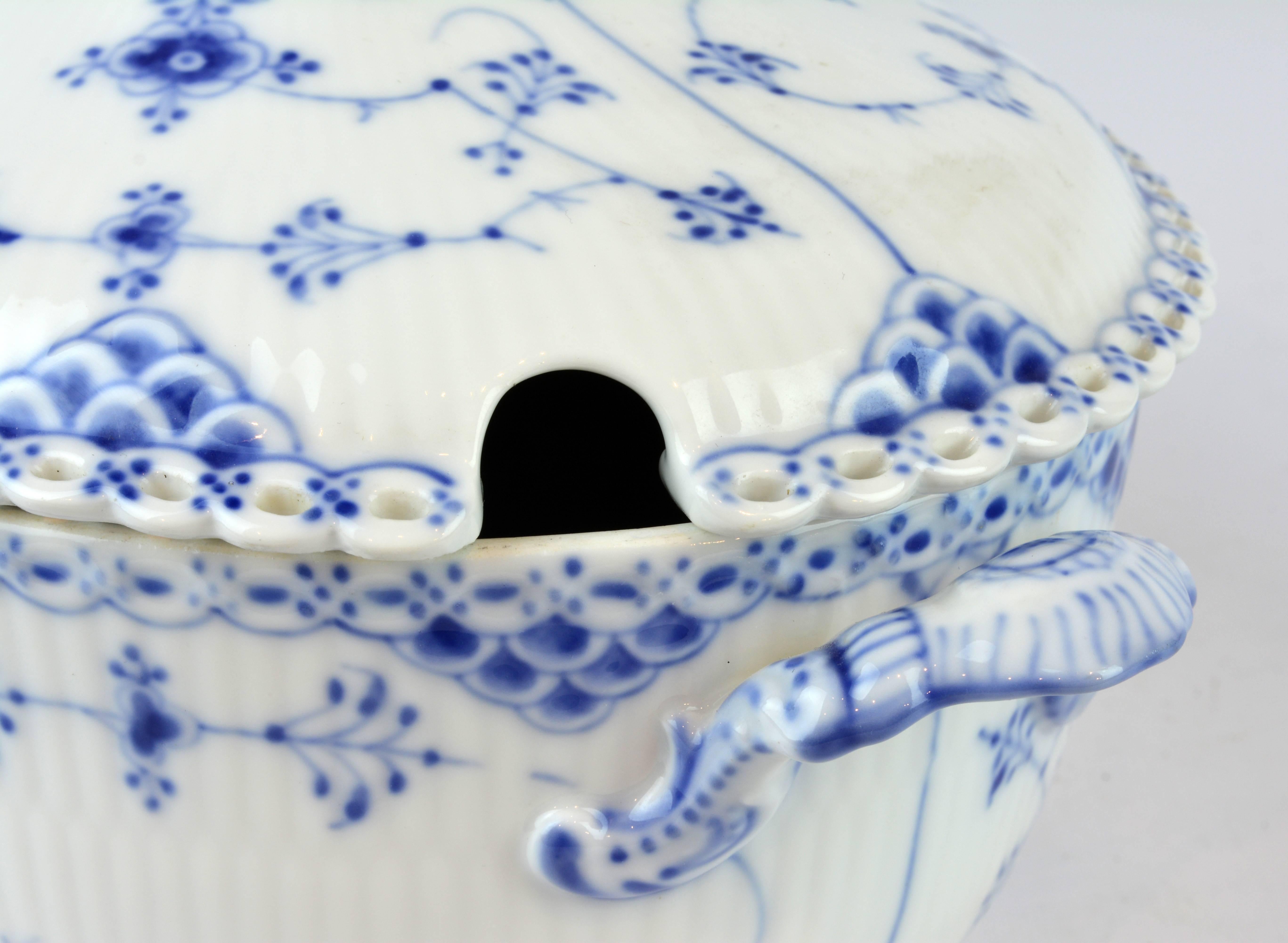 Large Royal Copenhagen Blue Fluted Full Lace Tureen Factory First #1109 1