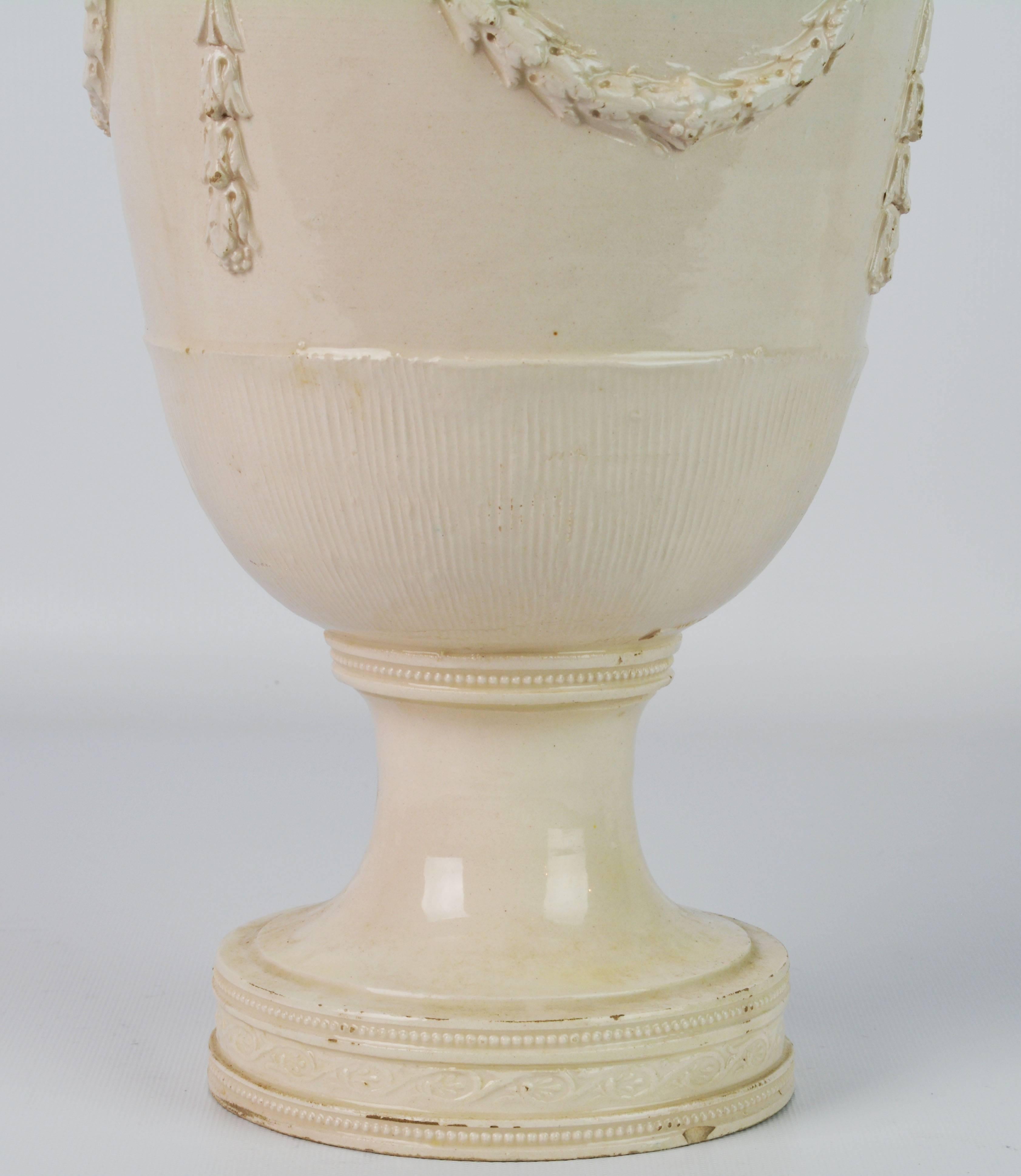 18th Century Leeds Cream Ware Style Covered Potpourri Jar or Urn In Good Condition In Ft. Lauderdale, FL
