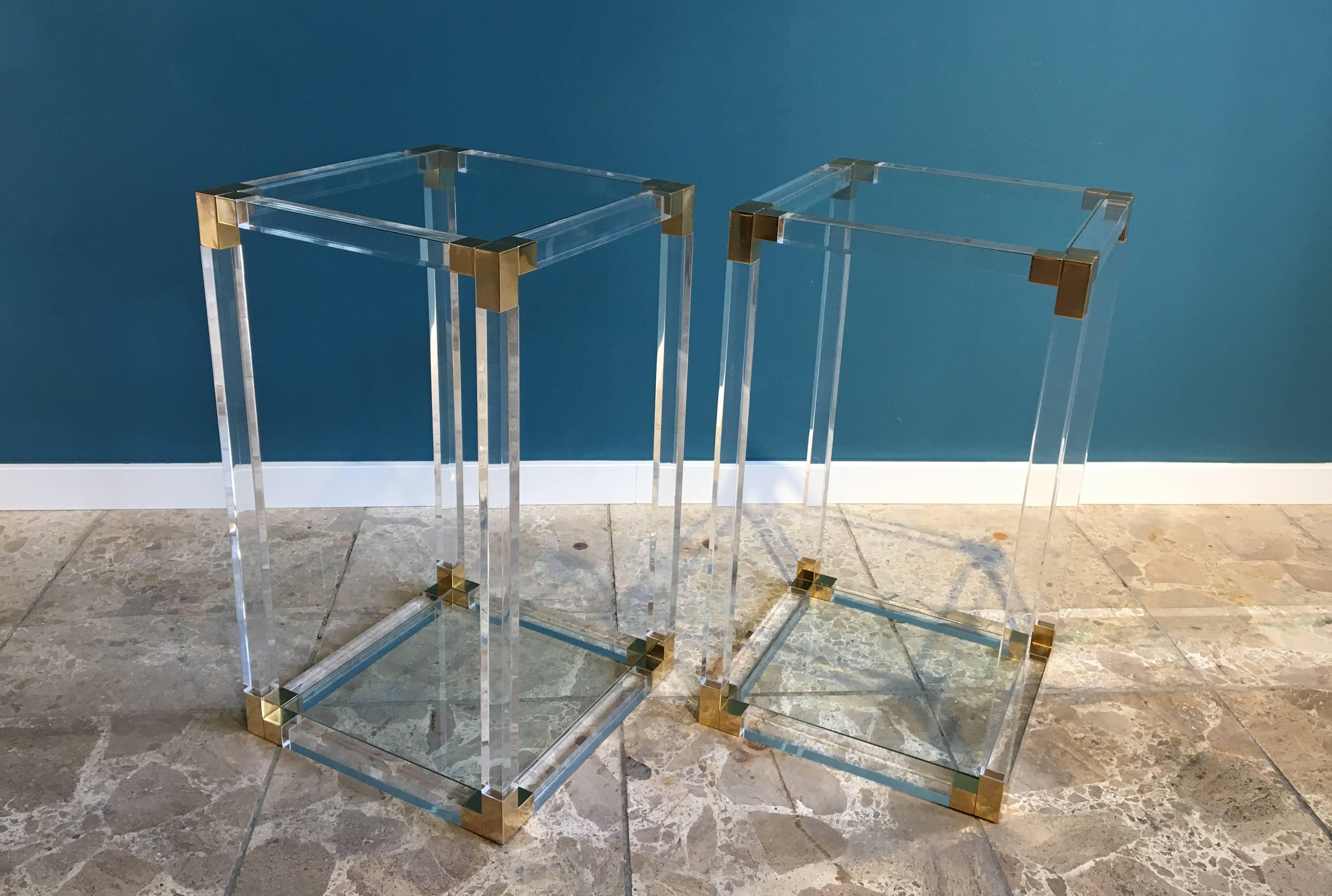 Mid-Century Modern Pair of Midcentury Side Tables in Lucite Acrylic and Brass