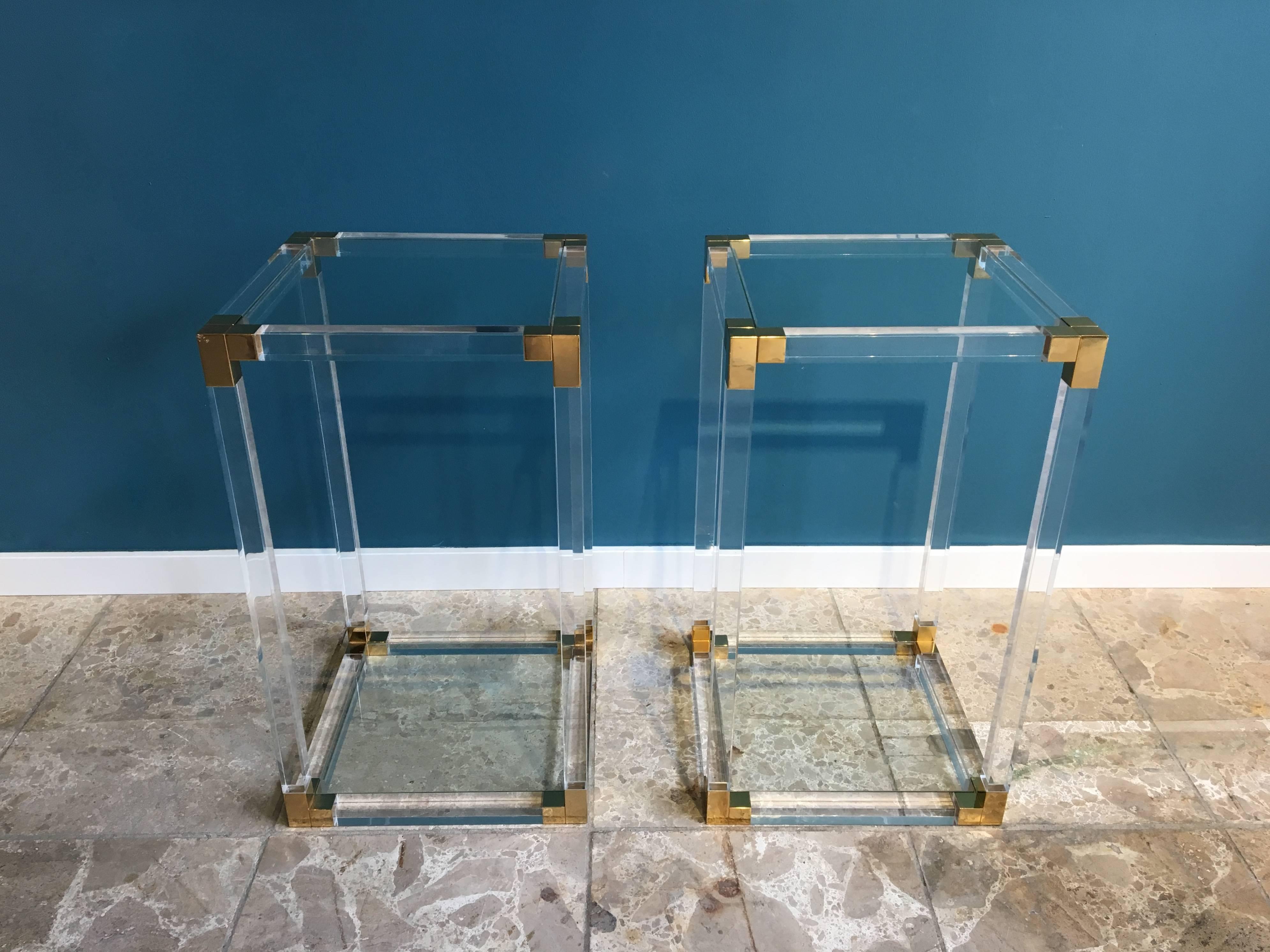 Pair of Midcentury Side Tables in Lucite Acrylic and Brass In Good Condition In Berlin, DE
