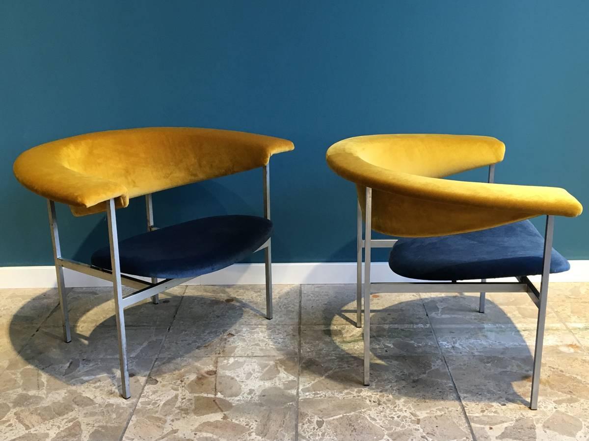 Pair of Reupholstered Dutch Rudolf Wolf Meander Gamma Chairs in Blue and Gold In Good Condition In Berlin, DE