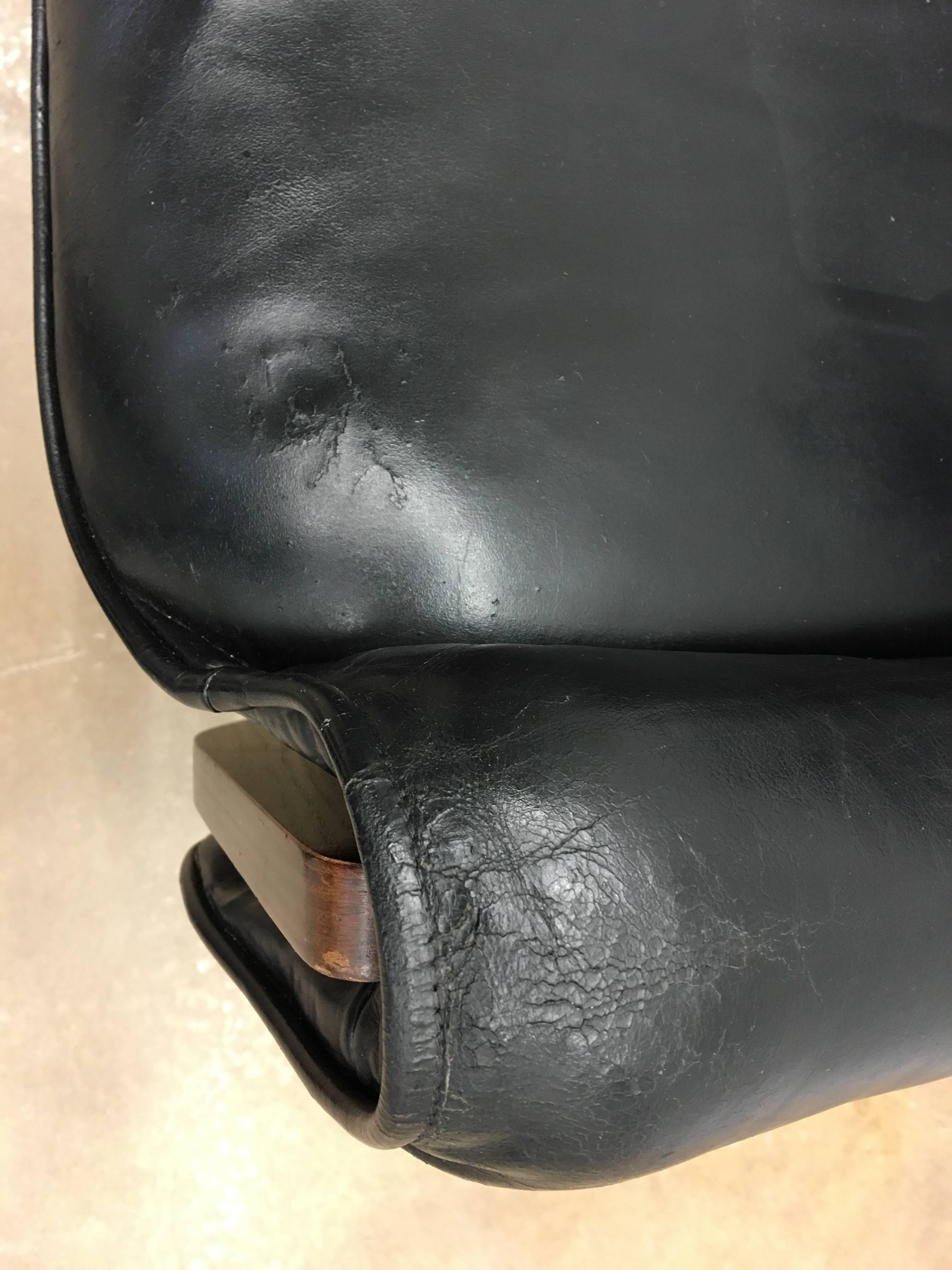 20th Century Canada Lounge Chair by Osvaldo Borsani for Tecno