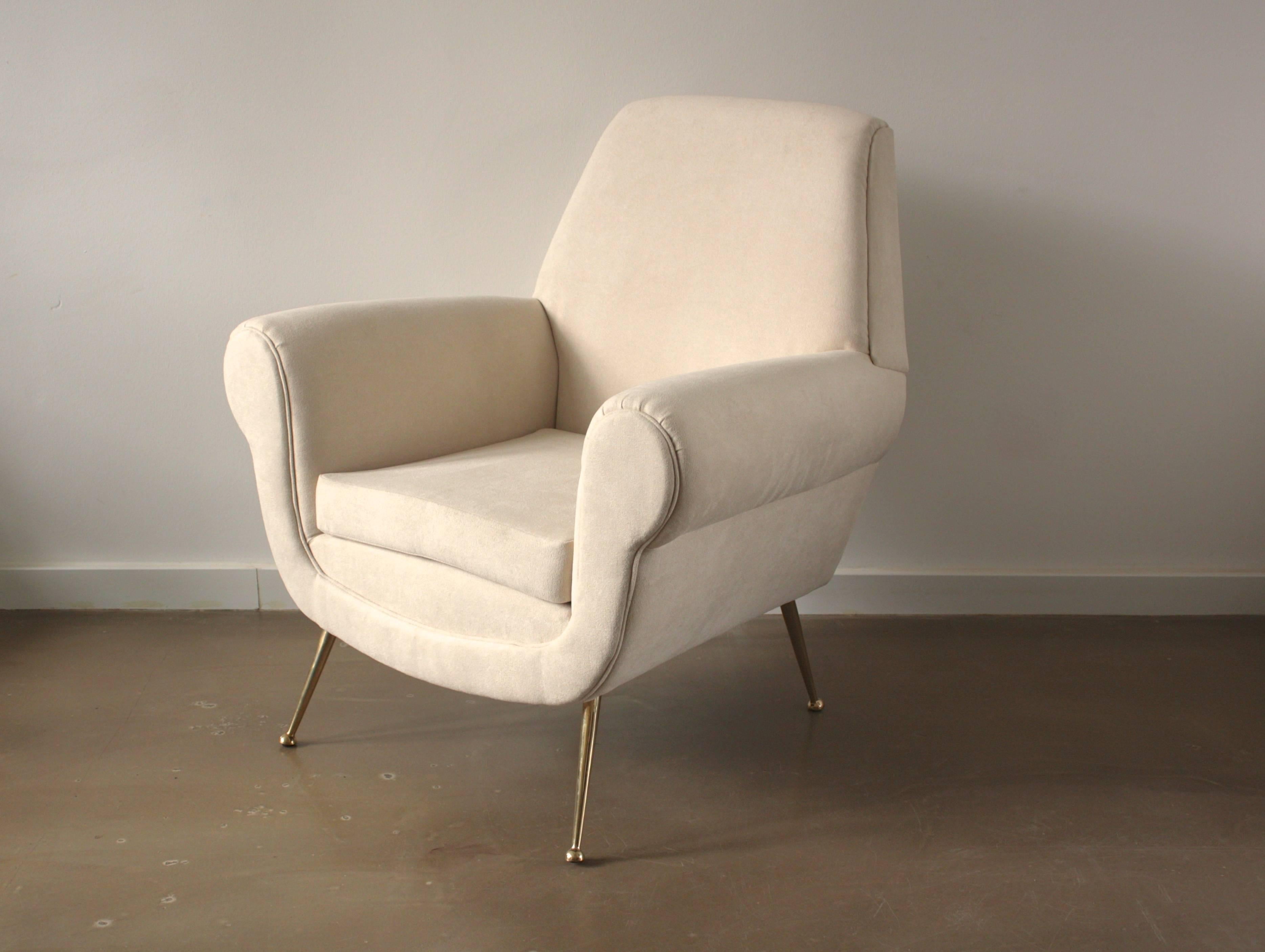 Mid-Century Modern Minotti Pair of Italian White Lounge Chairs, Gigi Radice, 1950s