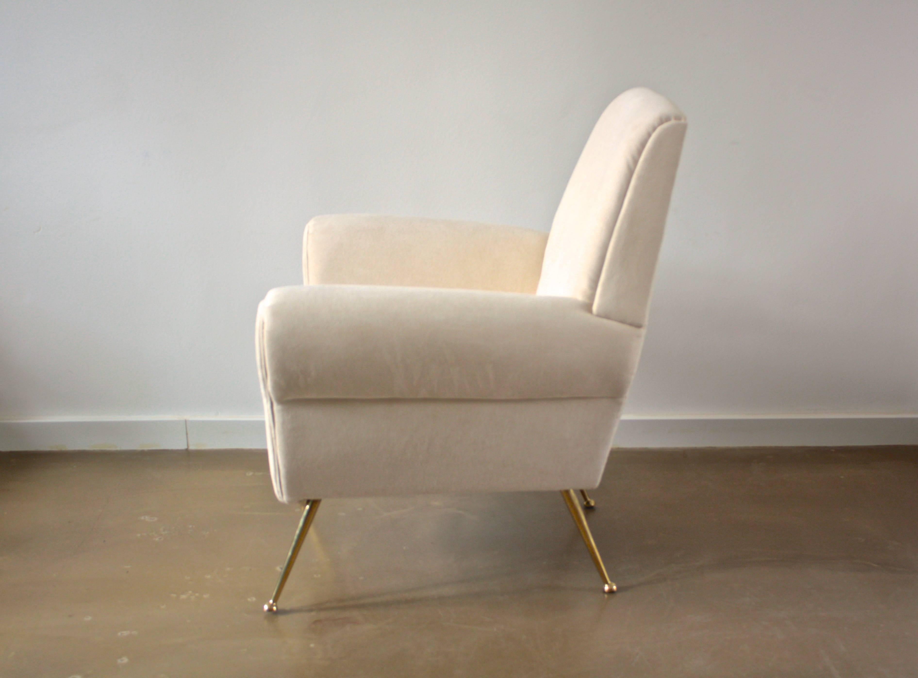 Minotti Pair of Italian White Lounge Chairs, Gigi Radice, 1950s In Excellent Condition In Berlin, DE