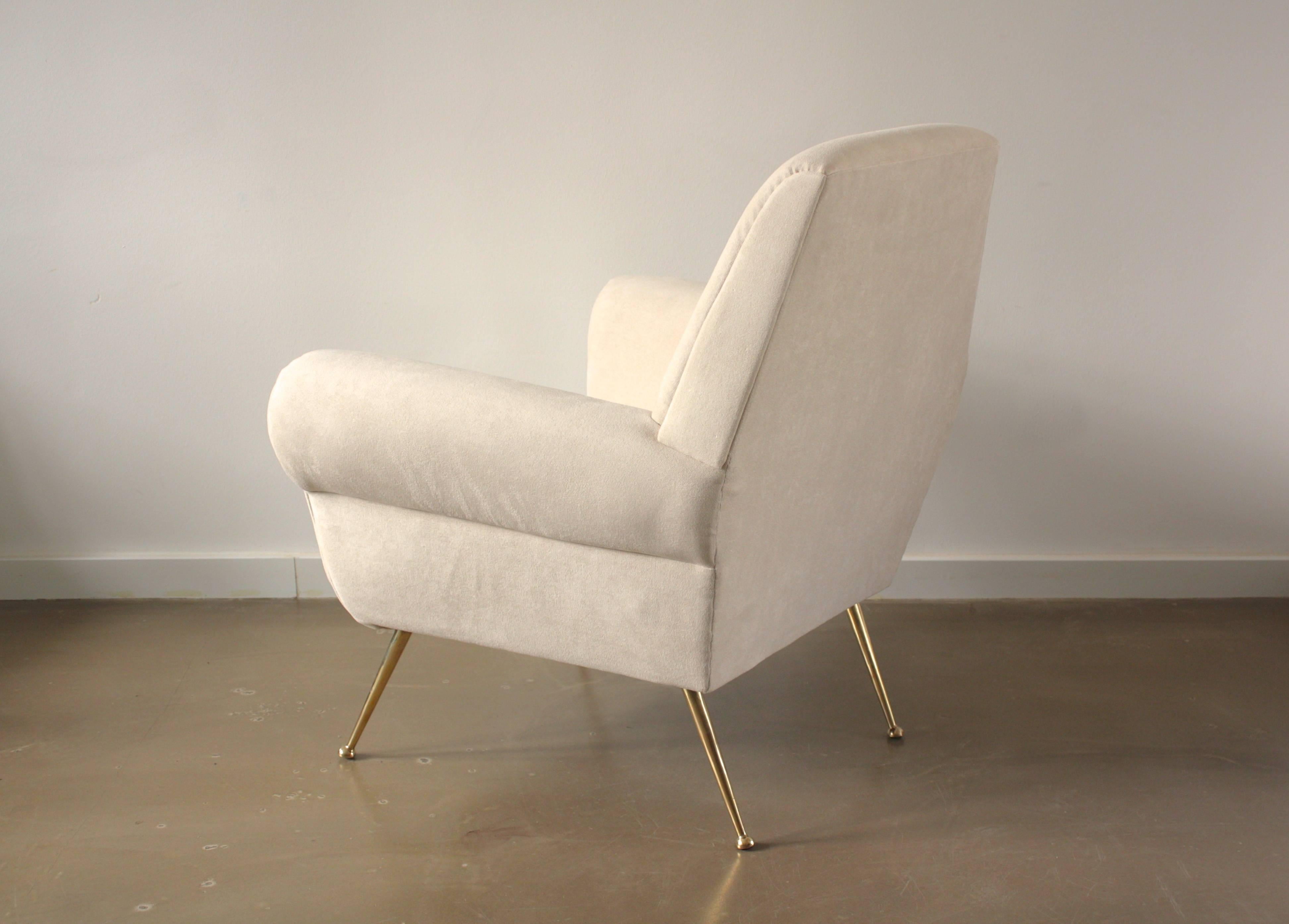20th Century Minotti Pair of Italian White Lounge Chairs, Gigi Radice, 1950s