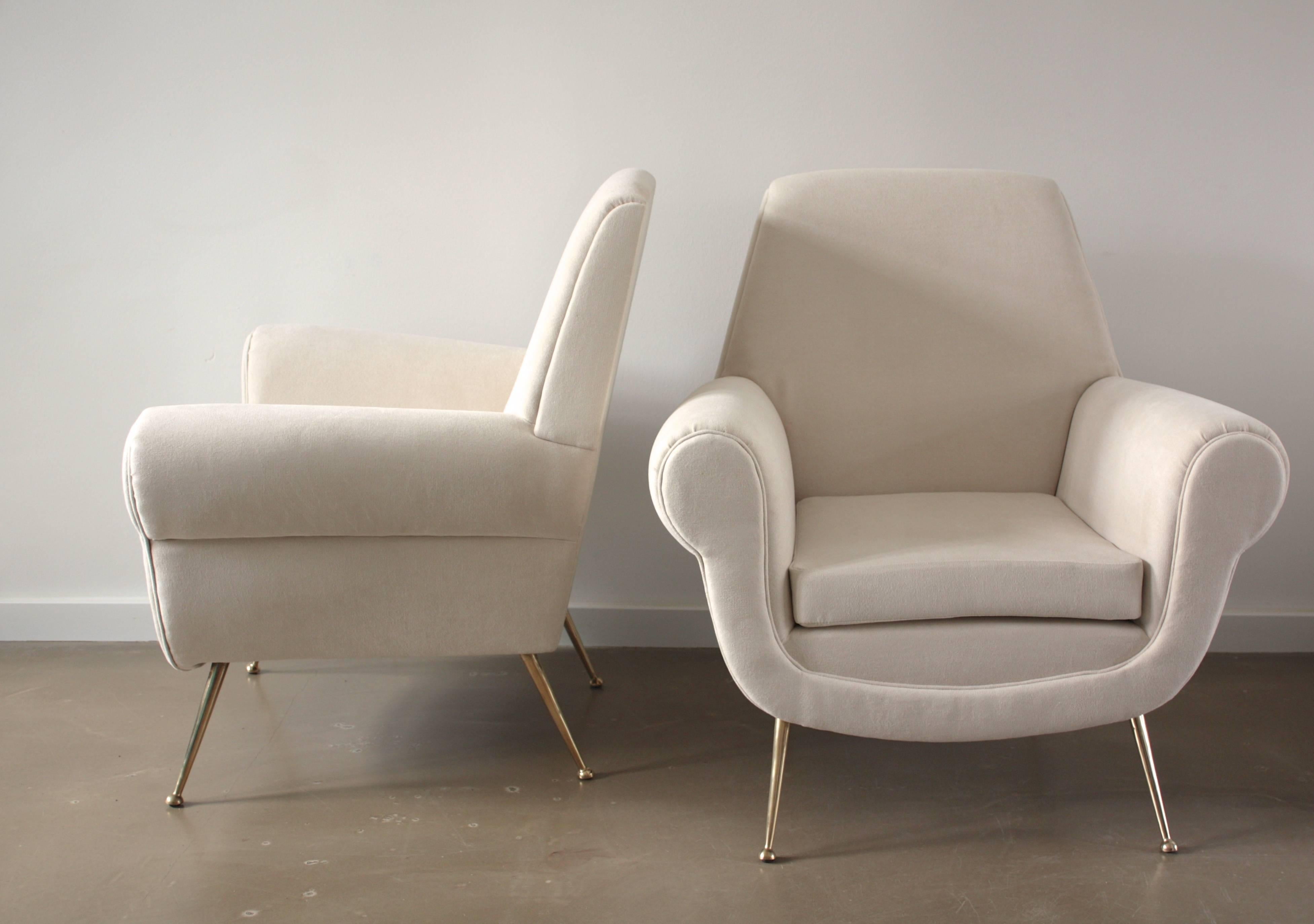 Minotti Pair of Italian White Lounge Chairs, Gigi Radice, 1950s 1