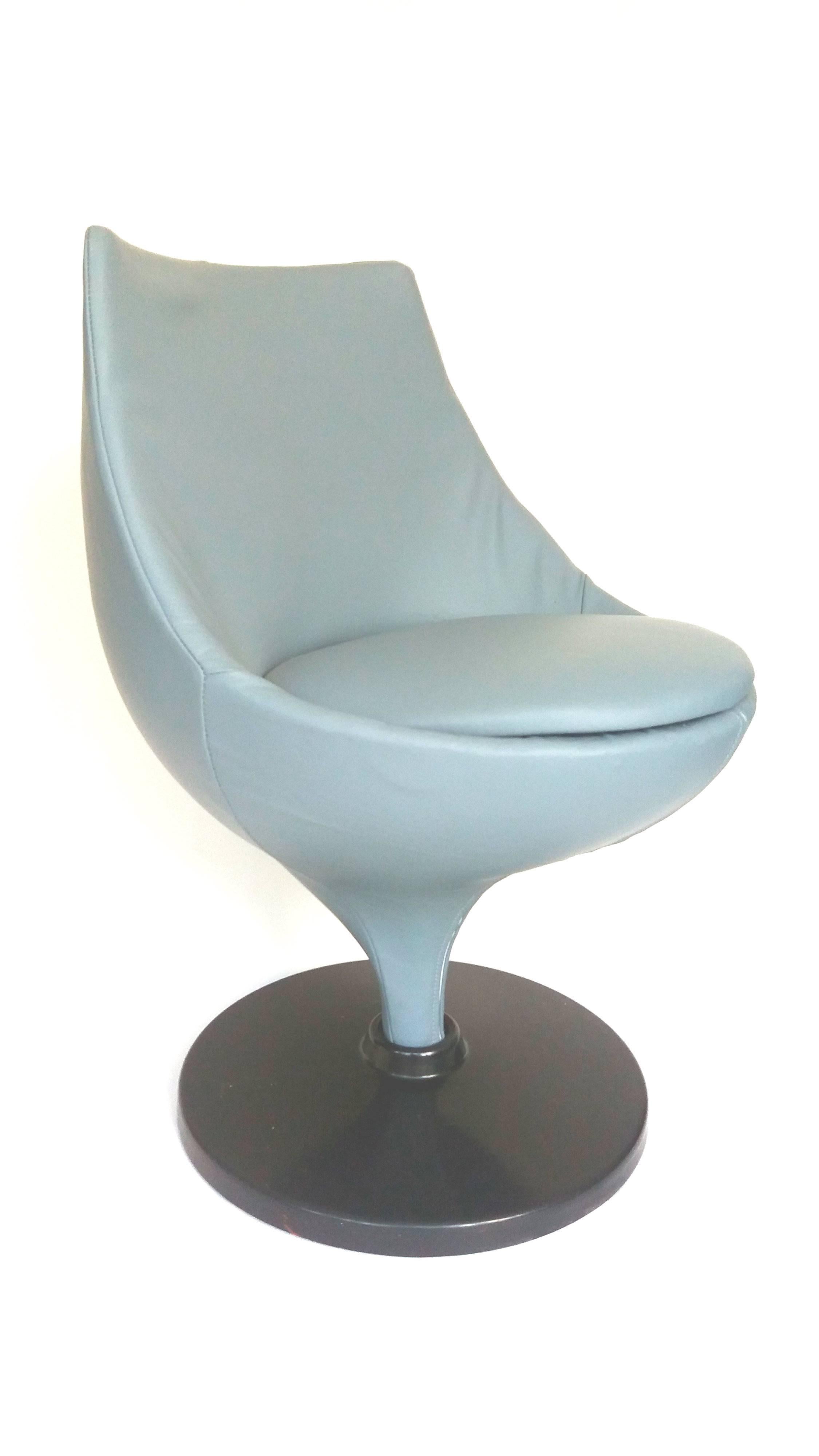 Pierre Guariche Swivel Chair Upholstered in Fine Leather In Excellent Condition For Sale In Brussels, BE