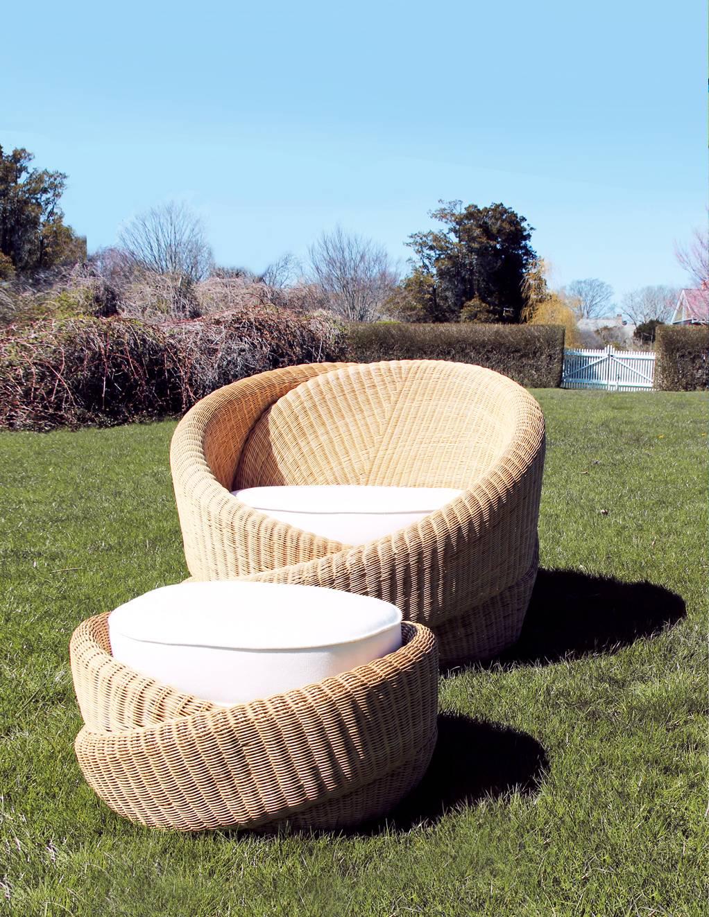 Looped Contemporary Rattan Indoor-Outdoor Armchair, Cushions in Sunbrella Fabric In Excellent Condition For Sale In Brooklyn, NY