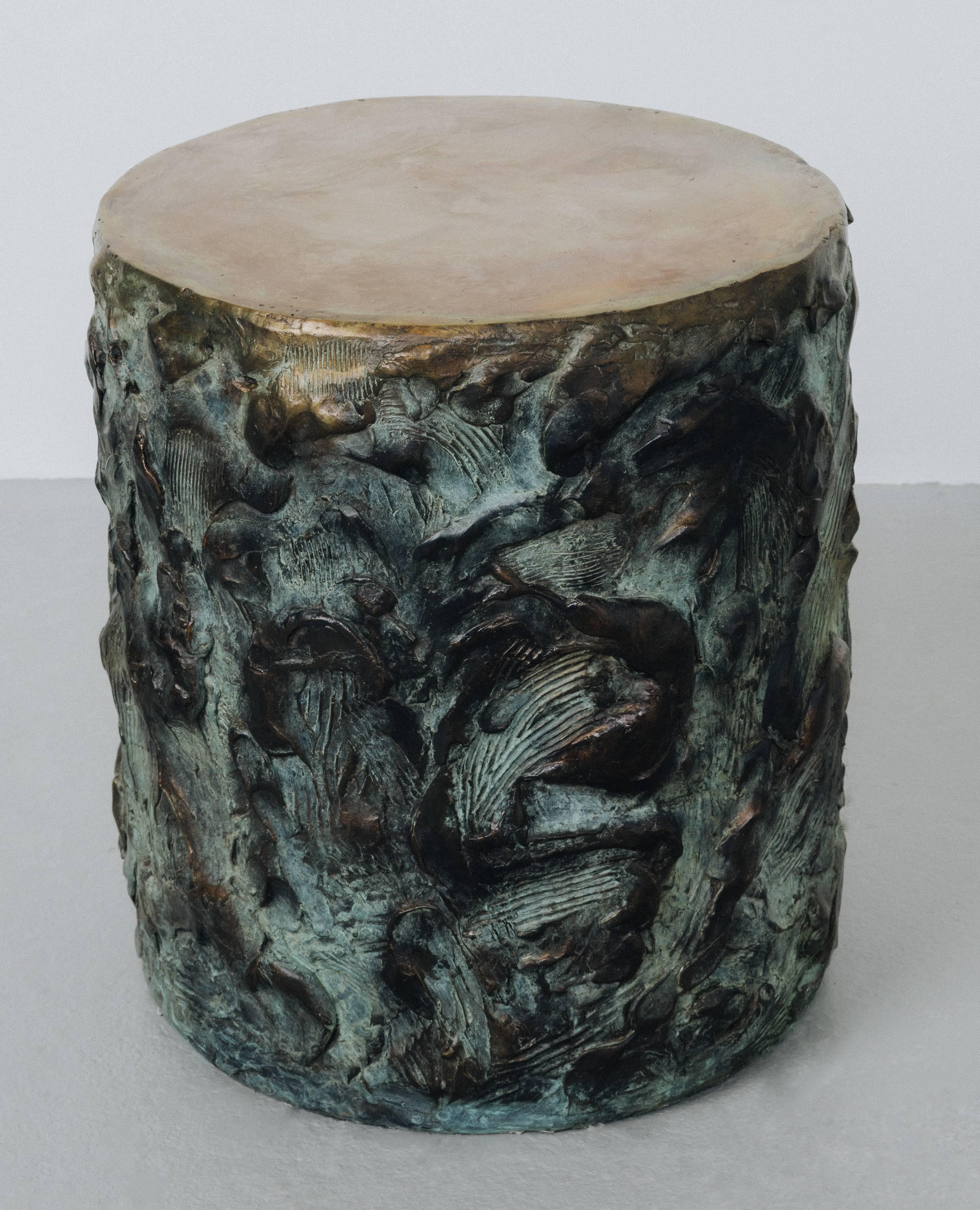 Mesa auxiliar de tambor hecha a mano de bronce esculpido, por Samuel Amoia en Nuevo estado para la venta en New York, NY