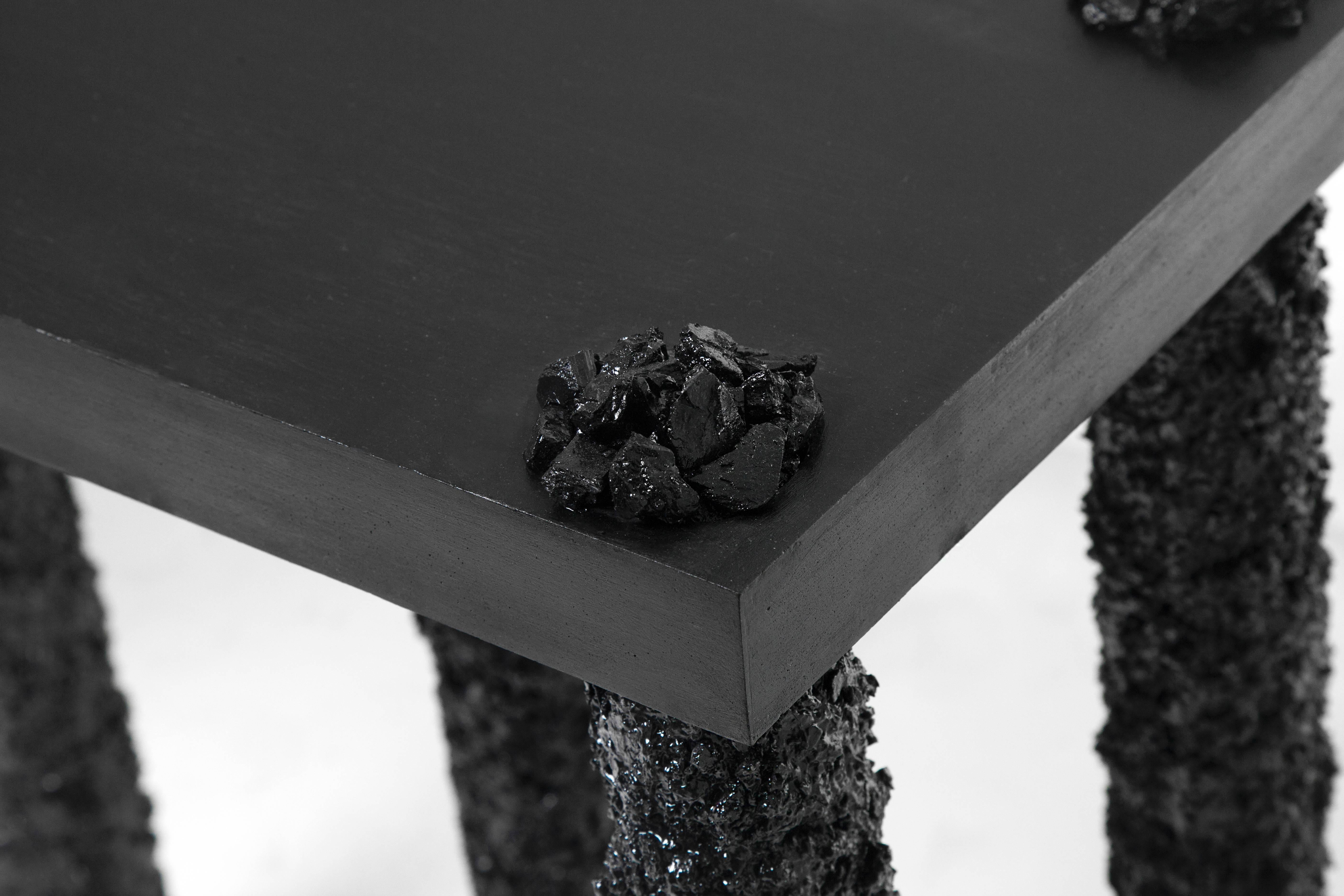 Handgefertigte Konsole aus schwarzem Turmalin aus Indien und schwarzem Zement, von Samuel Amoia im Angebot 2