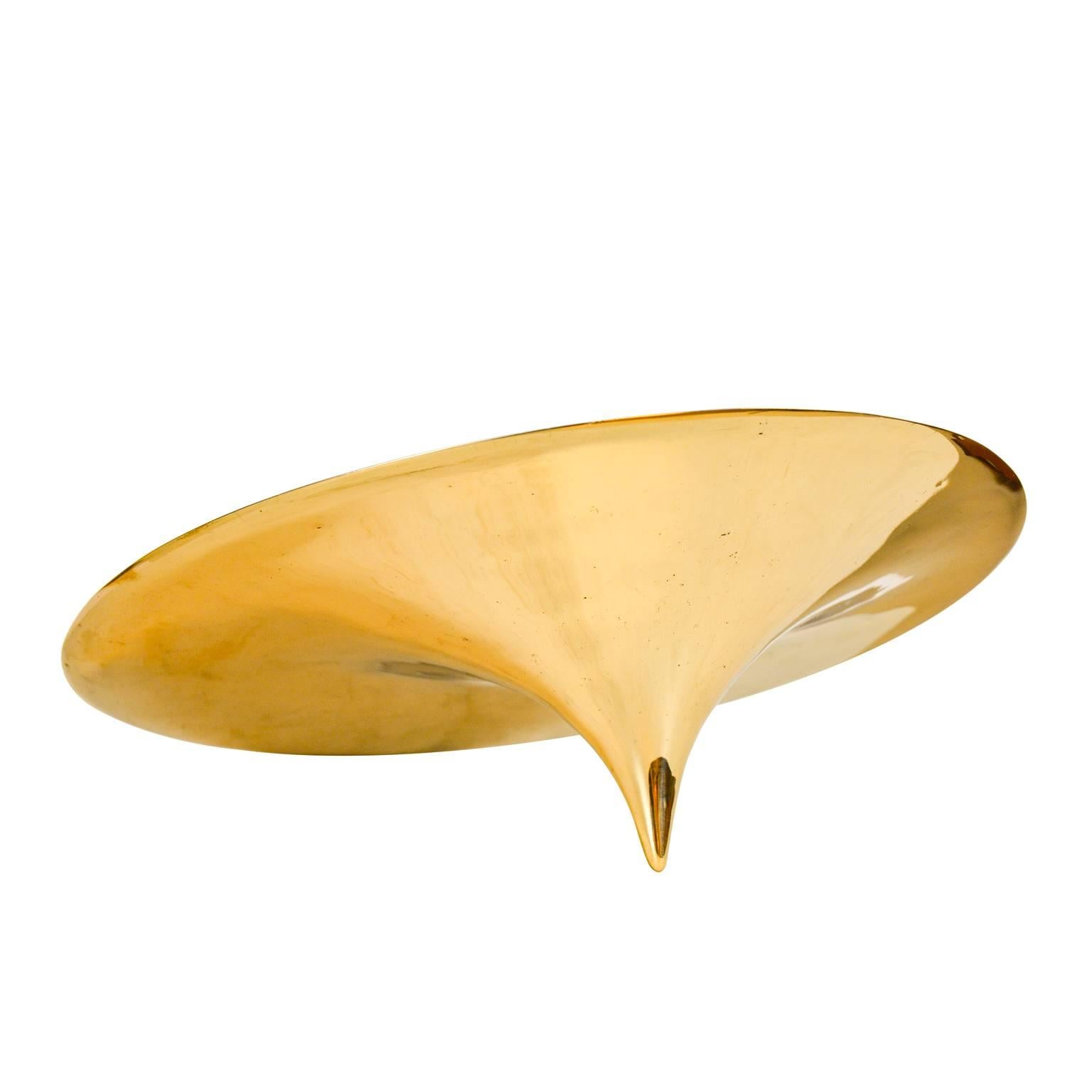 In Visible is a limited edition series of three bowls cast in bronze and highly polished to a mirror finish surface. Ovoid shapes in different sizes with only one axis of symmetry, the bowls circular shape suggests that they have no beginning or