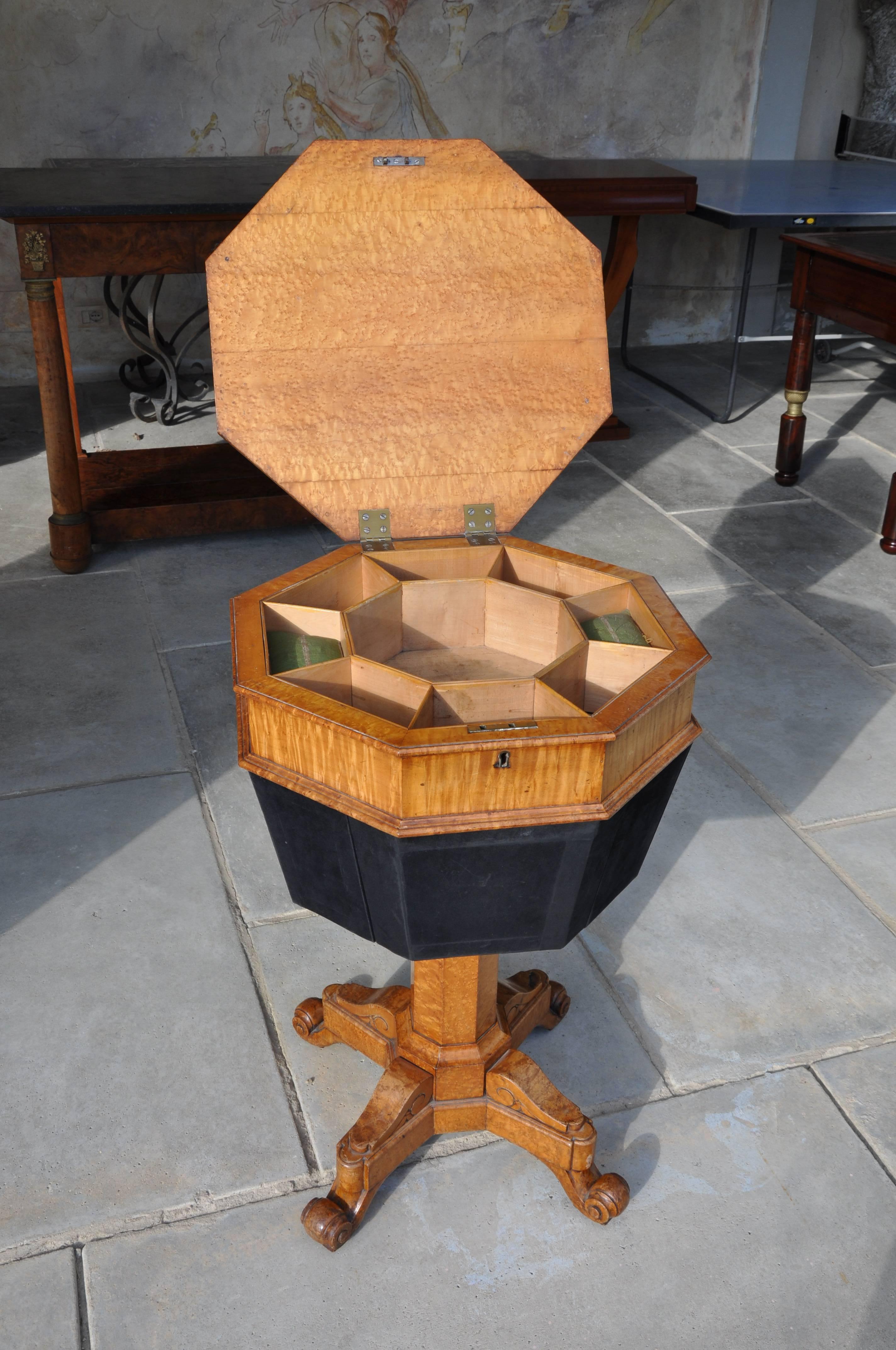19th Century Biedermeier Octagonal Table for Embroidery For Sale 1