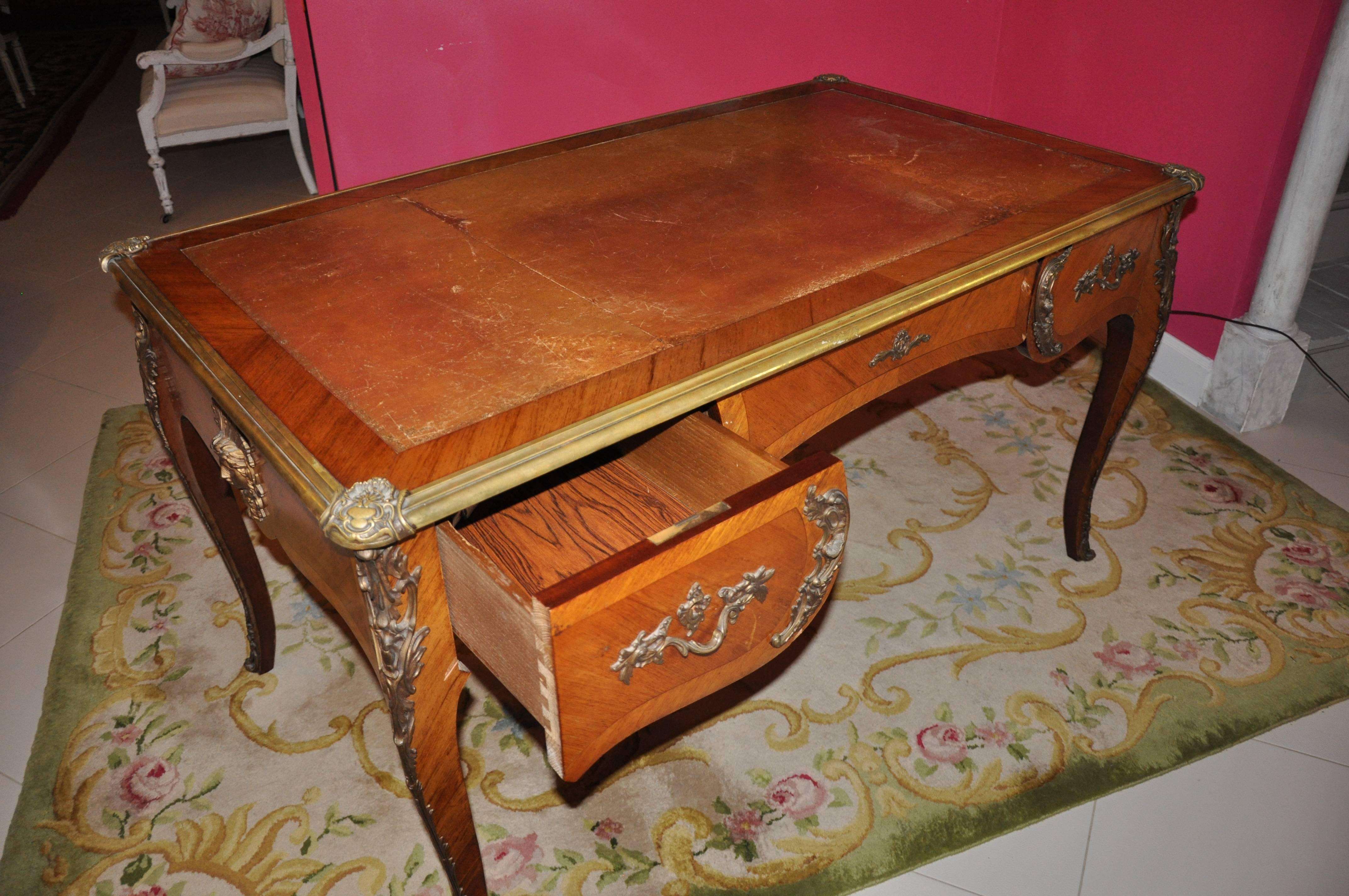 Mid-18th Century 18th Century Writing Desk with Leather Top and Golden Fused Bronzes For Sale
