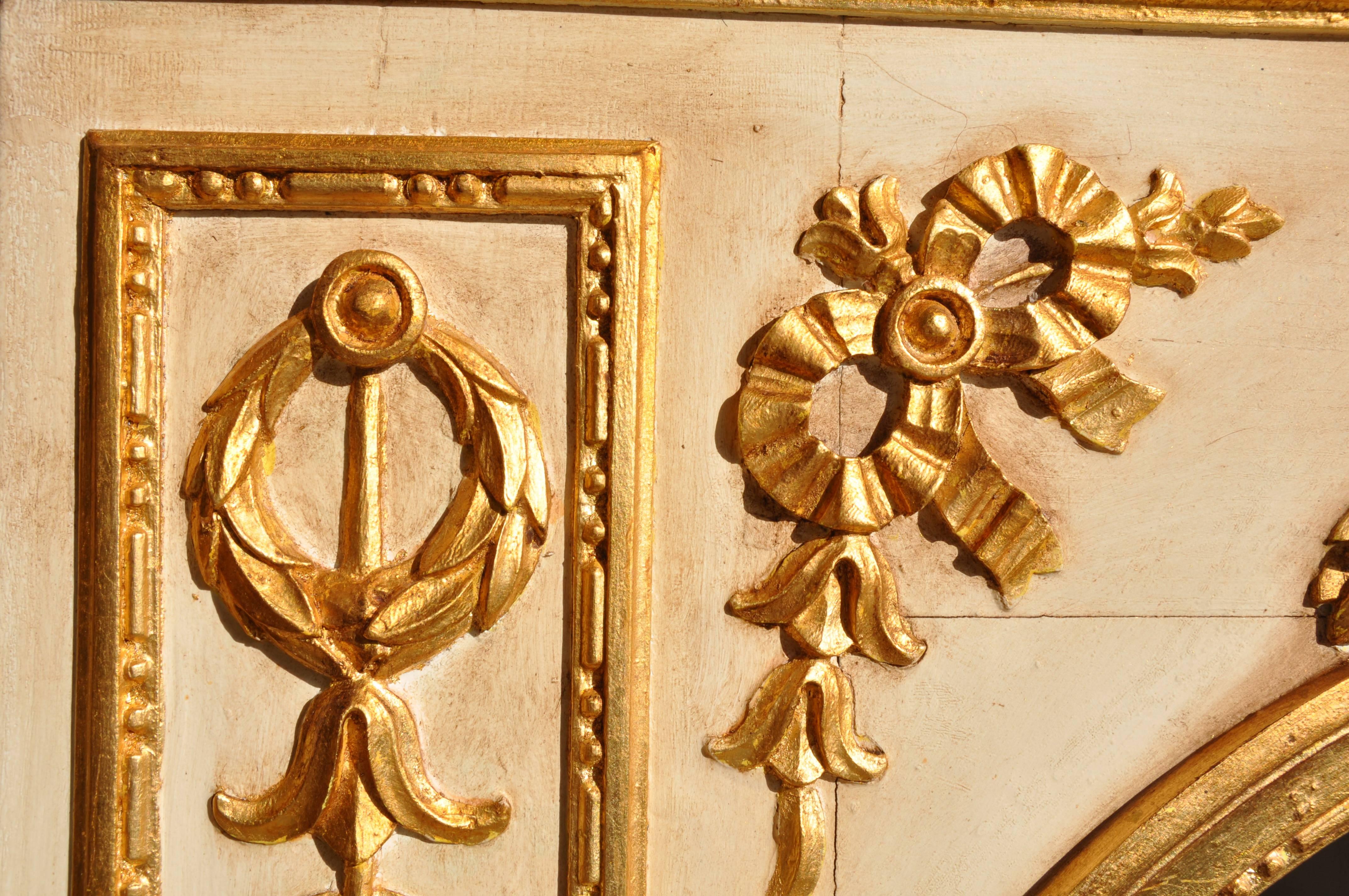 19th Century Mirror in Wood and Pastel, Lacquered, Gold-Plated In Good Condition For Sale In Arezzo, IT