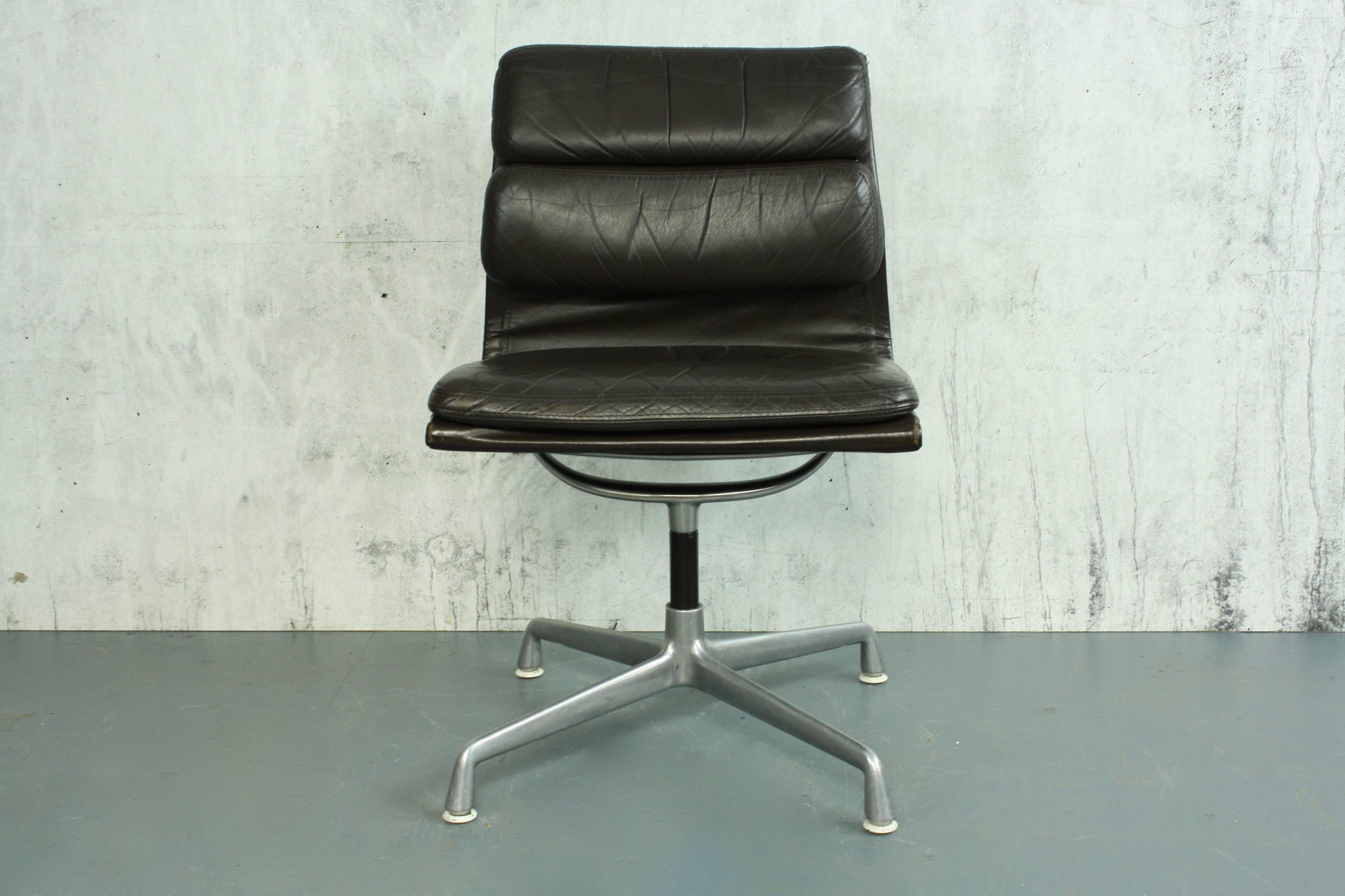 Vintage dark brown leather Soft Pad Aluminium Group chair designed by Charles Eames for Herman Miller in the 1960s which came from an old private departure lounge of an airport.

Stamped 1979.

In overall good vintage condition. The leather is
