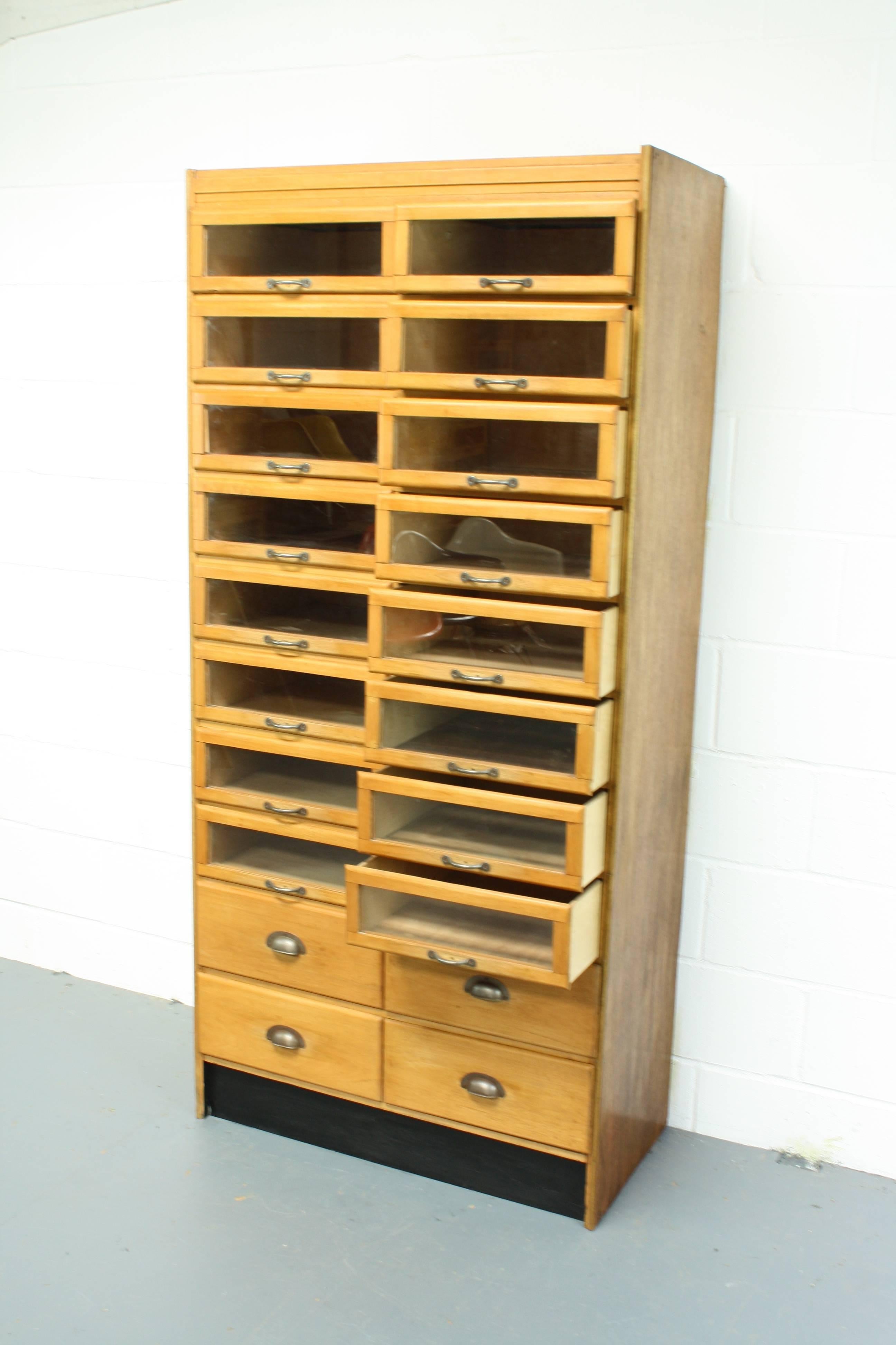 Vintage English Oak Haberdashery Cabinet In Good Condition For Sale In Lewes, East Sussex