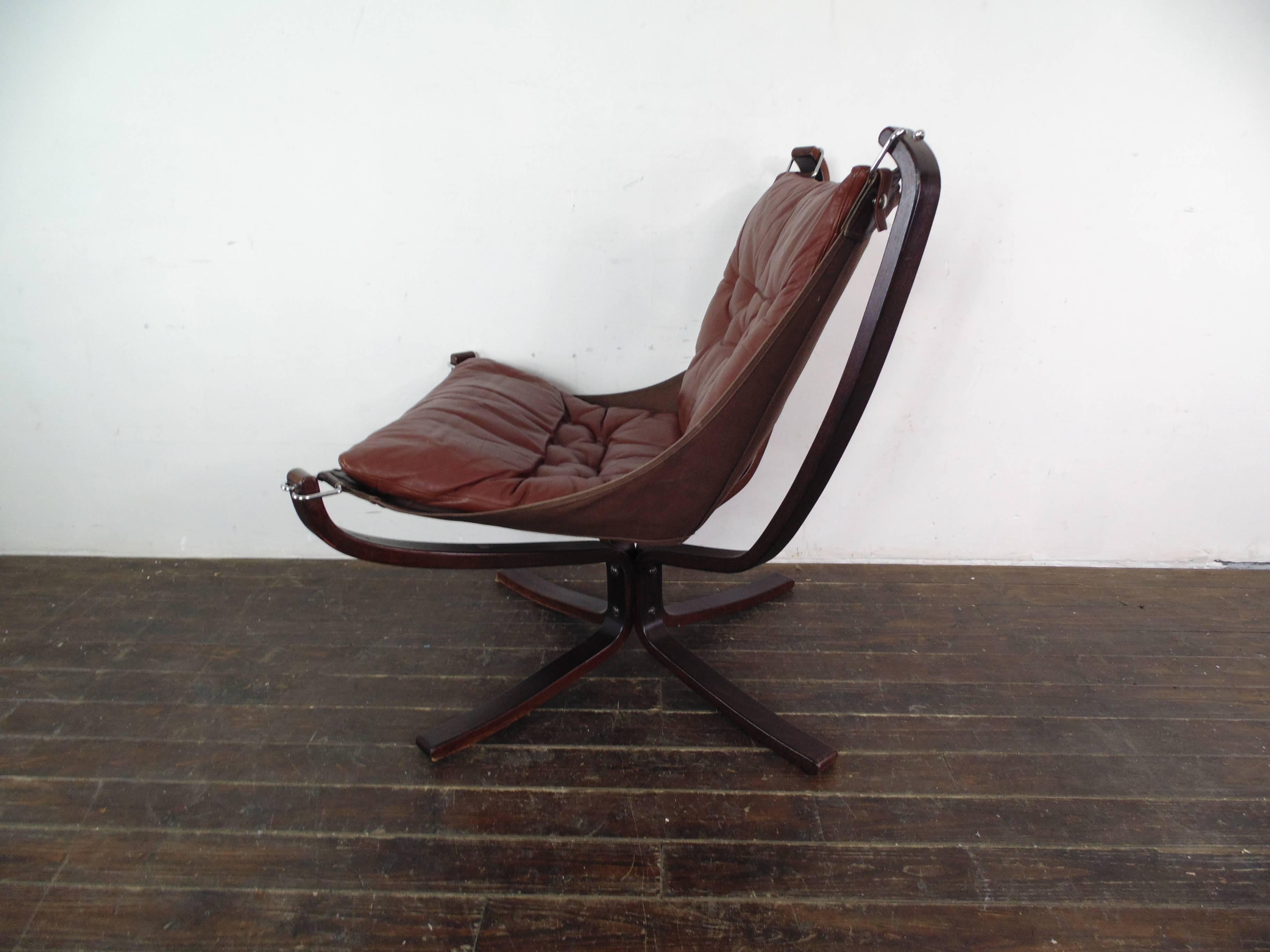 Late 20th Century 1970s Low Back Chestnut Brown Leather and Rosewood Sigurd Resell Falcon Chair