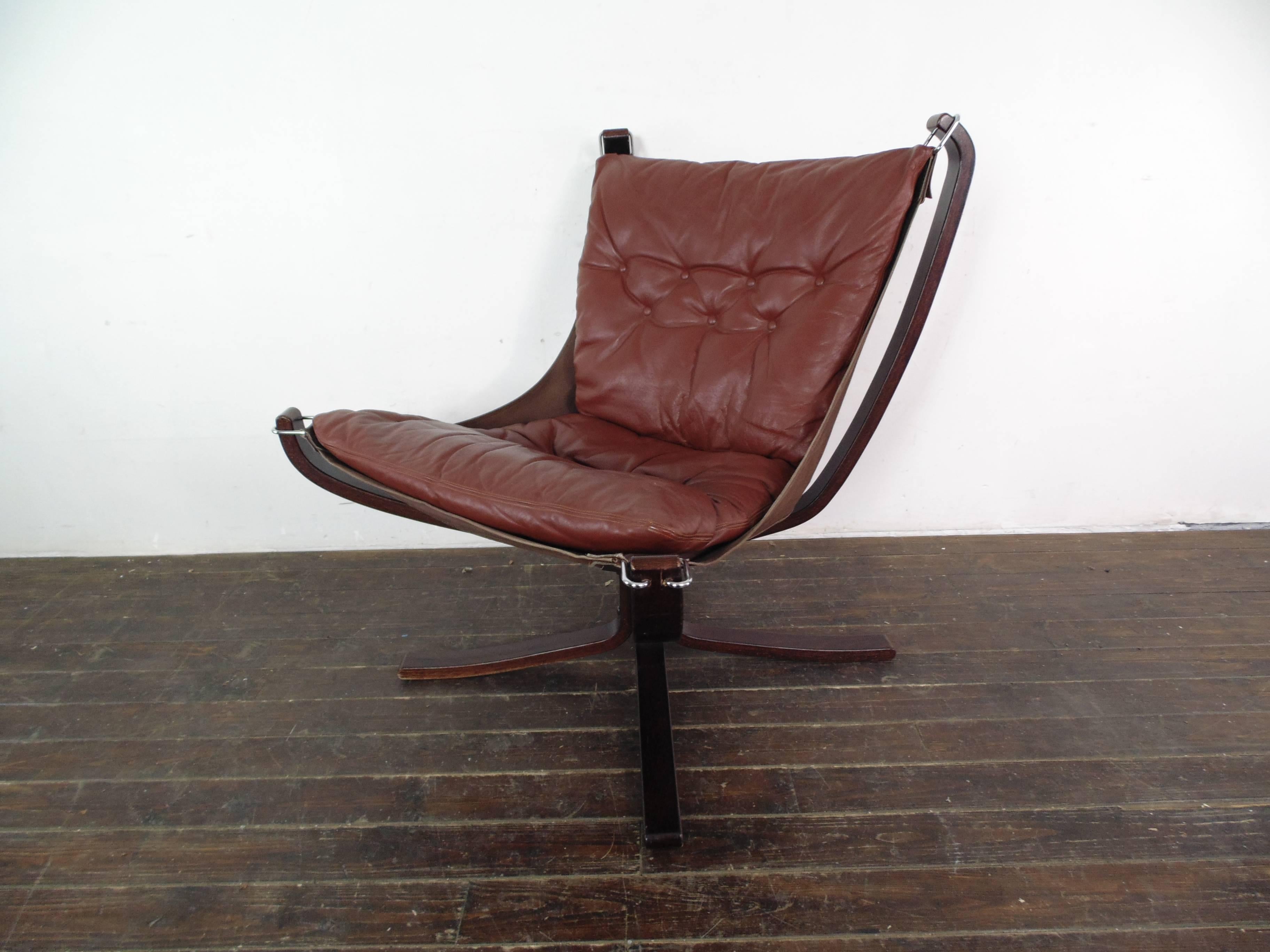 1970s Low Back Chestnut Brown Leather and Rosewood Sigurd Resell Falcon Chair 1