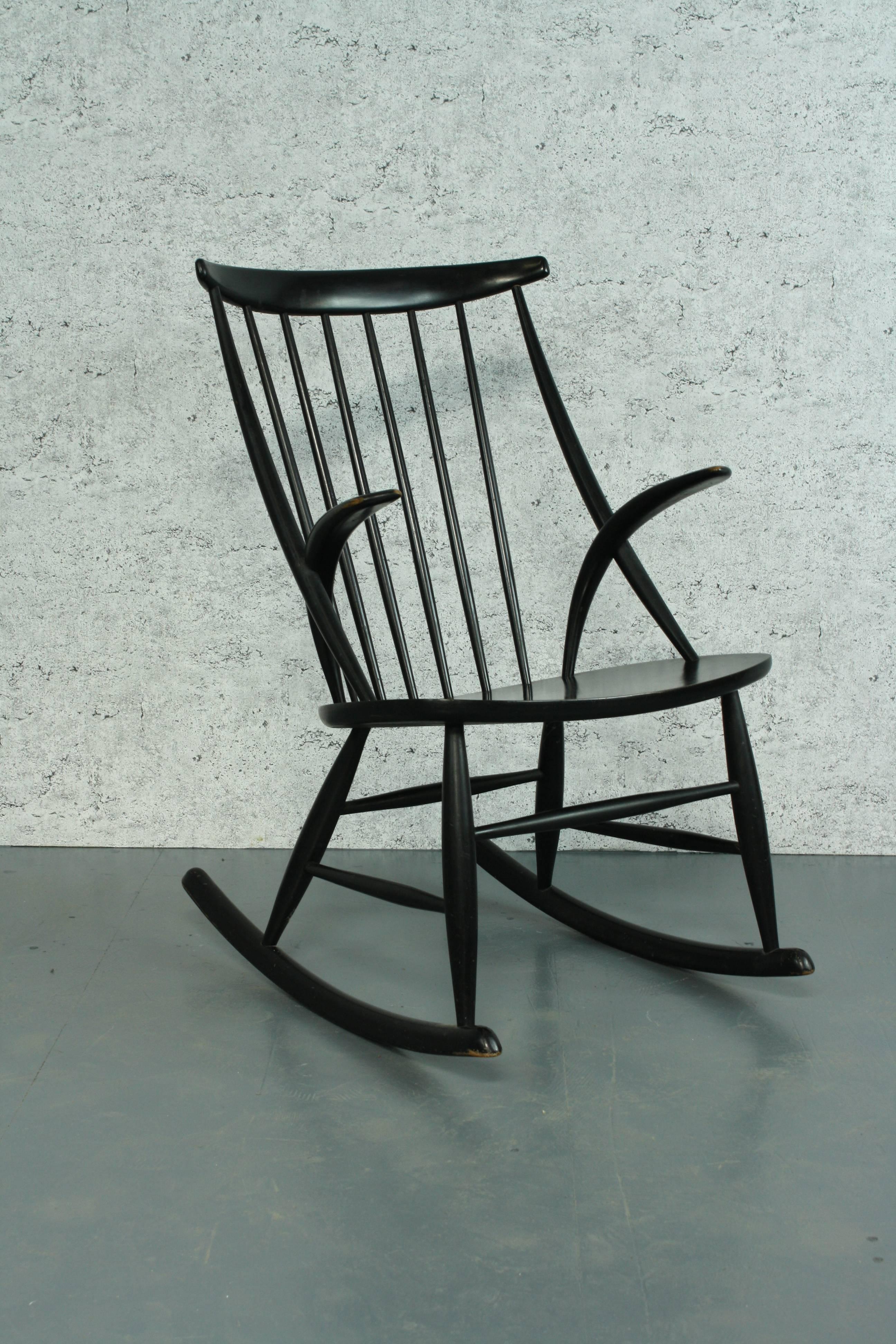Lovely vintage Illum Wikkelso rocking chair made of black ebonized solid timber by Eilersen in circa 1958.

In good vintage condition; some signs of wear and tear, commensurate with age, but nothing which detracts.

Measures: Seat height