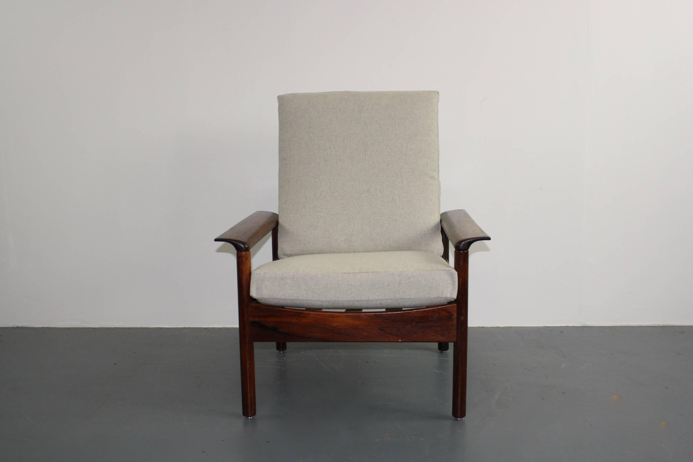 1950s Rosewood Danish Lounge Chair by Hans Olsen with Pale Grey Upholstery In Good Condition In Lewes, East Sussex