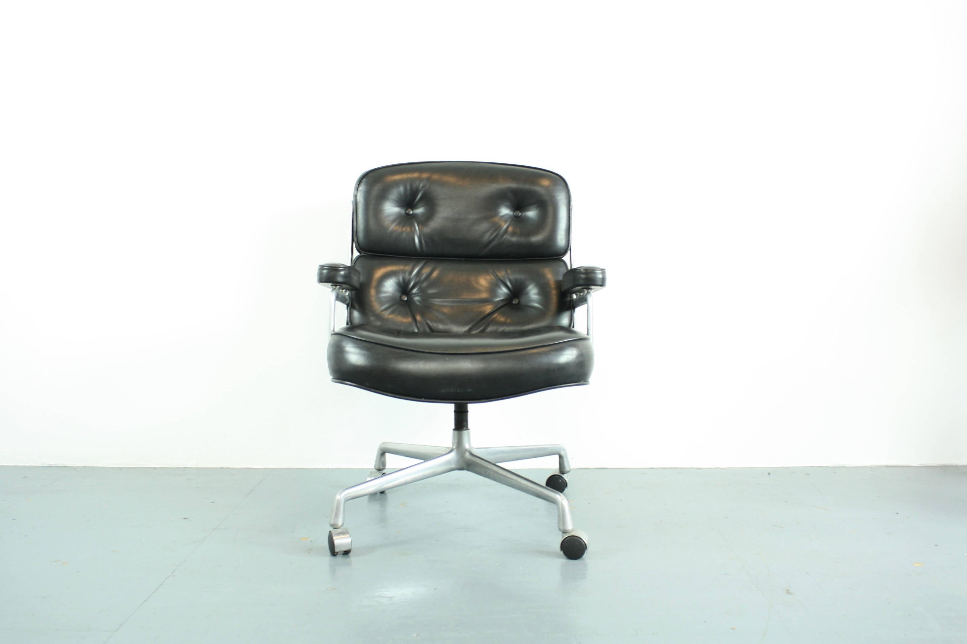 American Vintage Midcentury Black Leather Time-Life Chair by Eames for Herman Miller For Sale