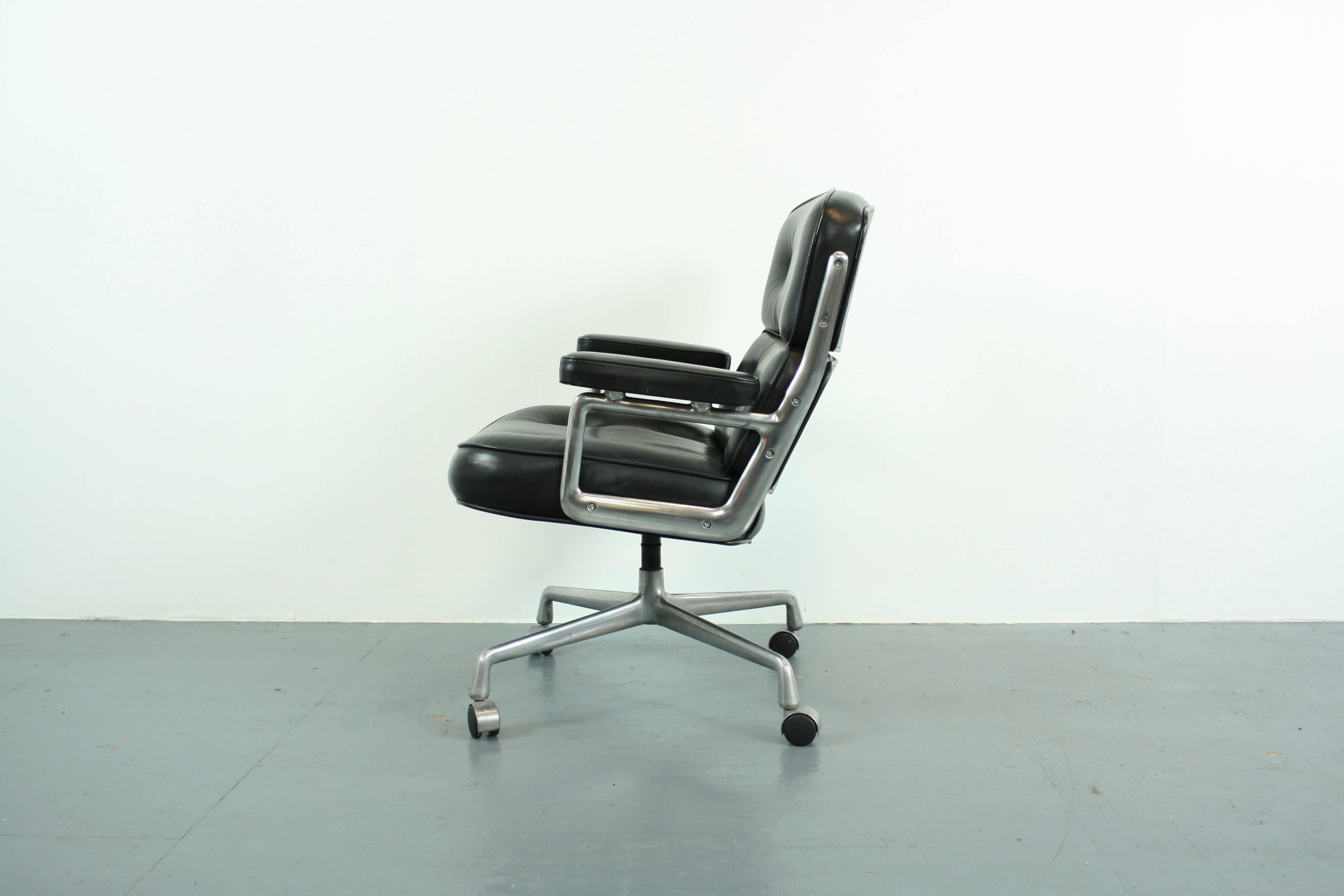 Vintage Midcentury Black Leather Time-Life Chair by Eames for Herman Miller In Good Condition For Sale In Lewes, East Sussex