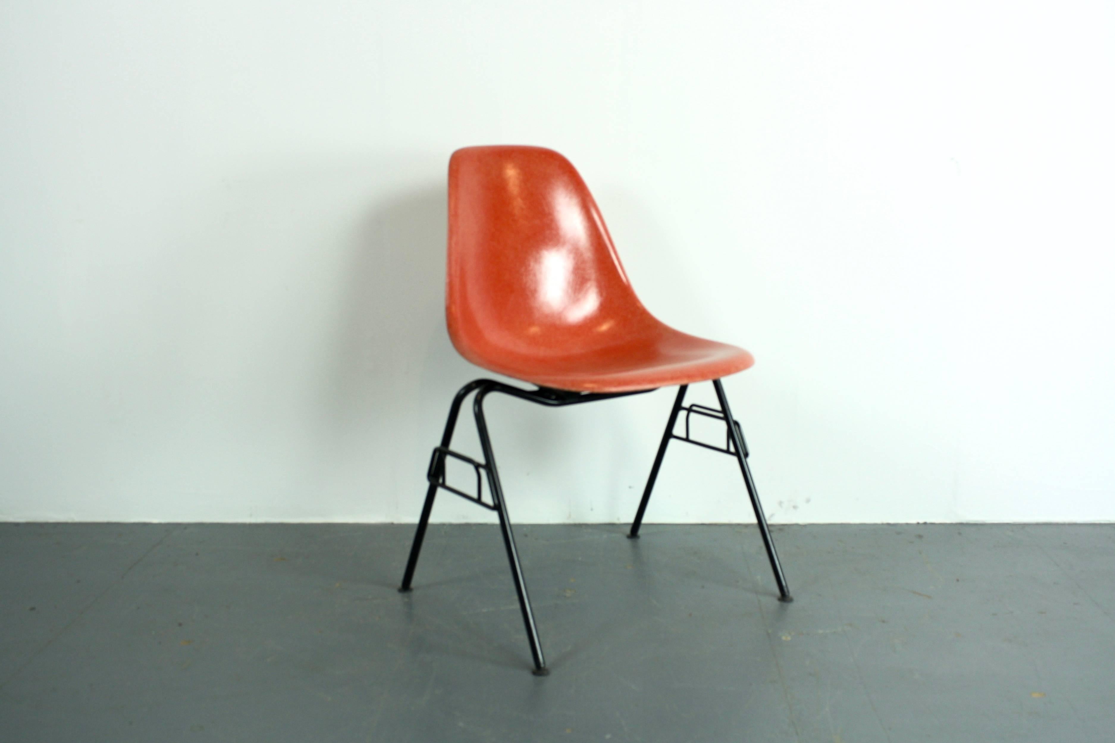 DSS chair designed by Charles Eames and made by Herman Miller in the late 1950s-early 1960s. Original fibreglass weave shell in 