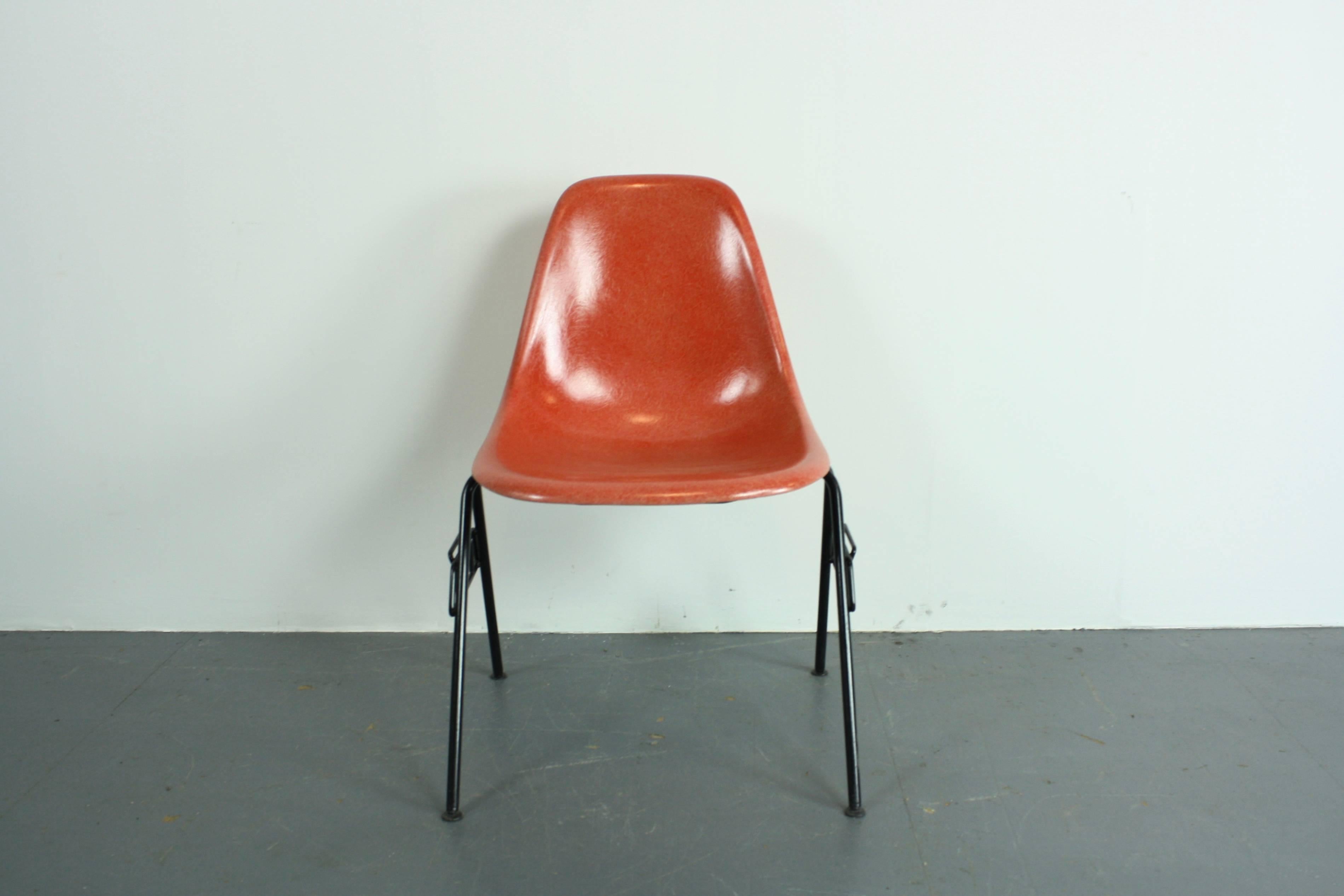Charles Eames Herman Miller DSS Chair in Blood Orange on Original Stacking Base In Good Condition For Sale In Lewes, East Sussex