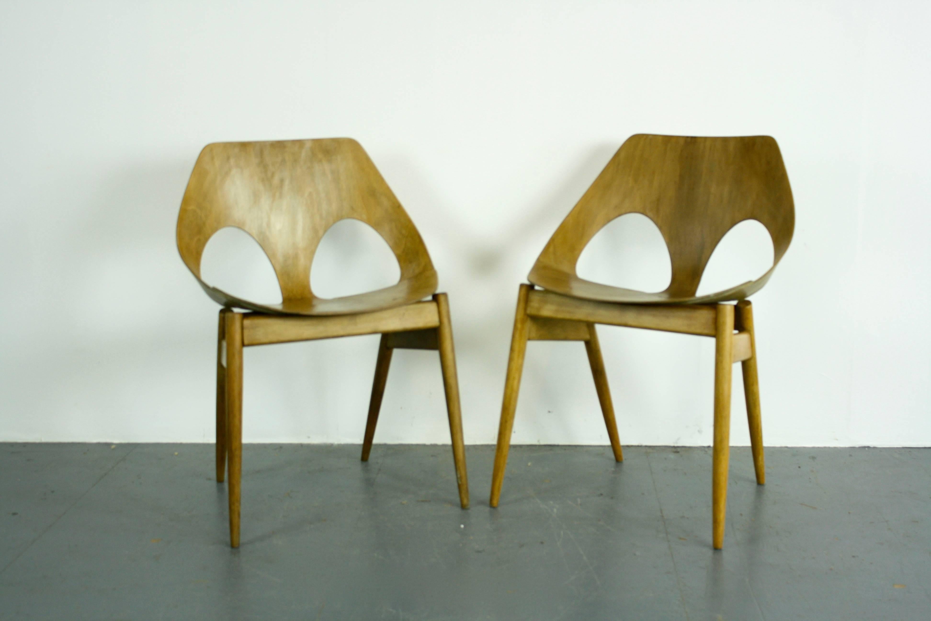 A pair of 1950s Jason chairs designed by Carl Jacobs for Kandya.

The Jason chair was designed by the Danish designer Carl Jacobs but was manufactured by Kandya, a British firm. This lightweight, stackable, chair has gently tapering splayed wooden