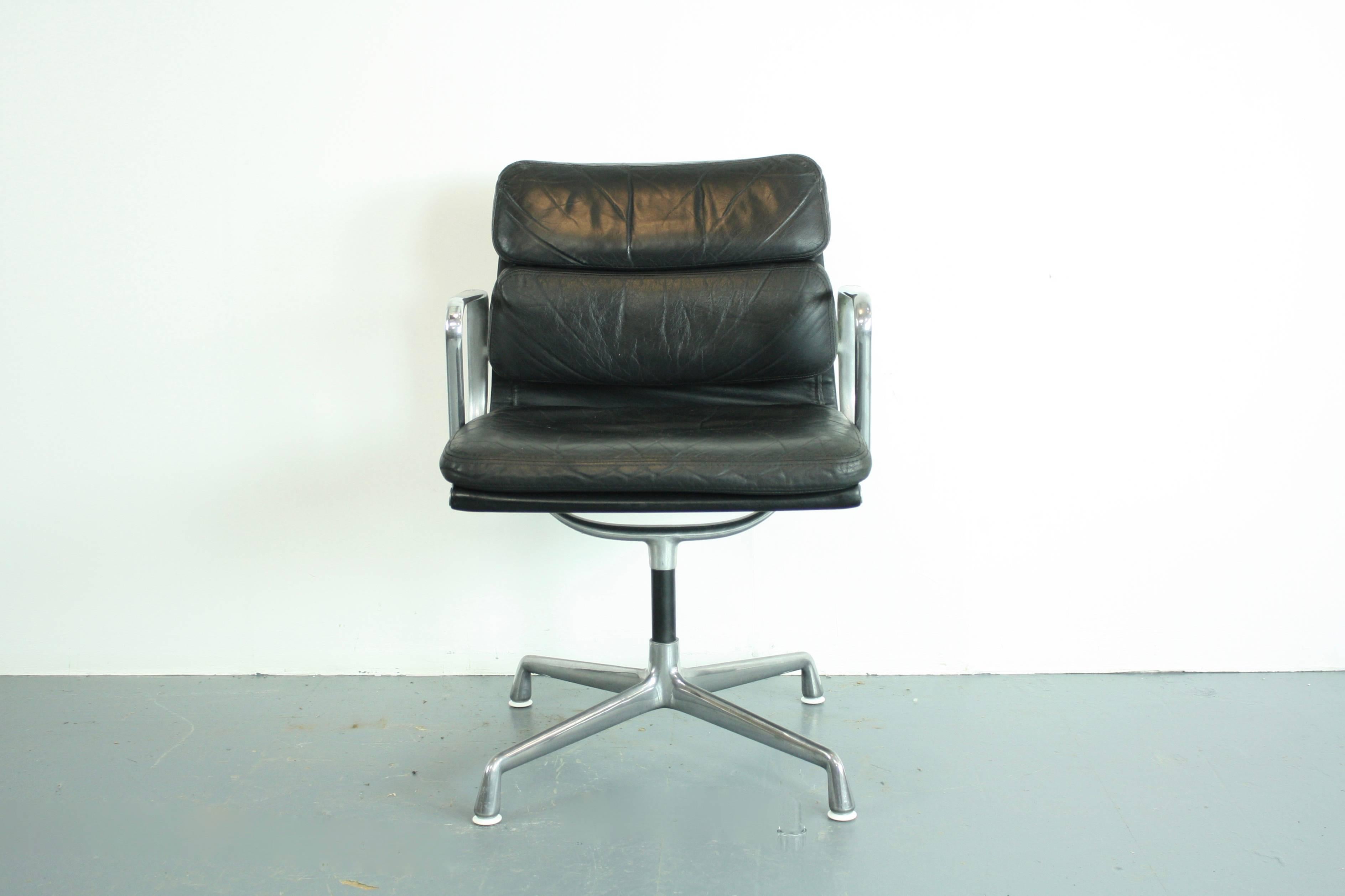 20th Century Vintage Black Leather Eames for Herman Miller Soft Pad Aluminium Group Chair 