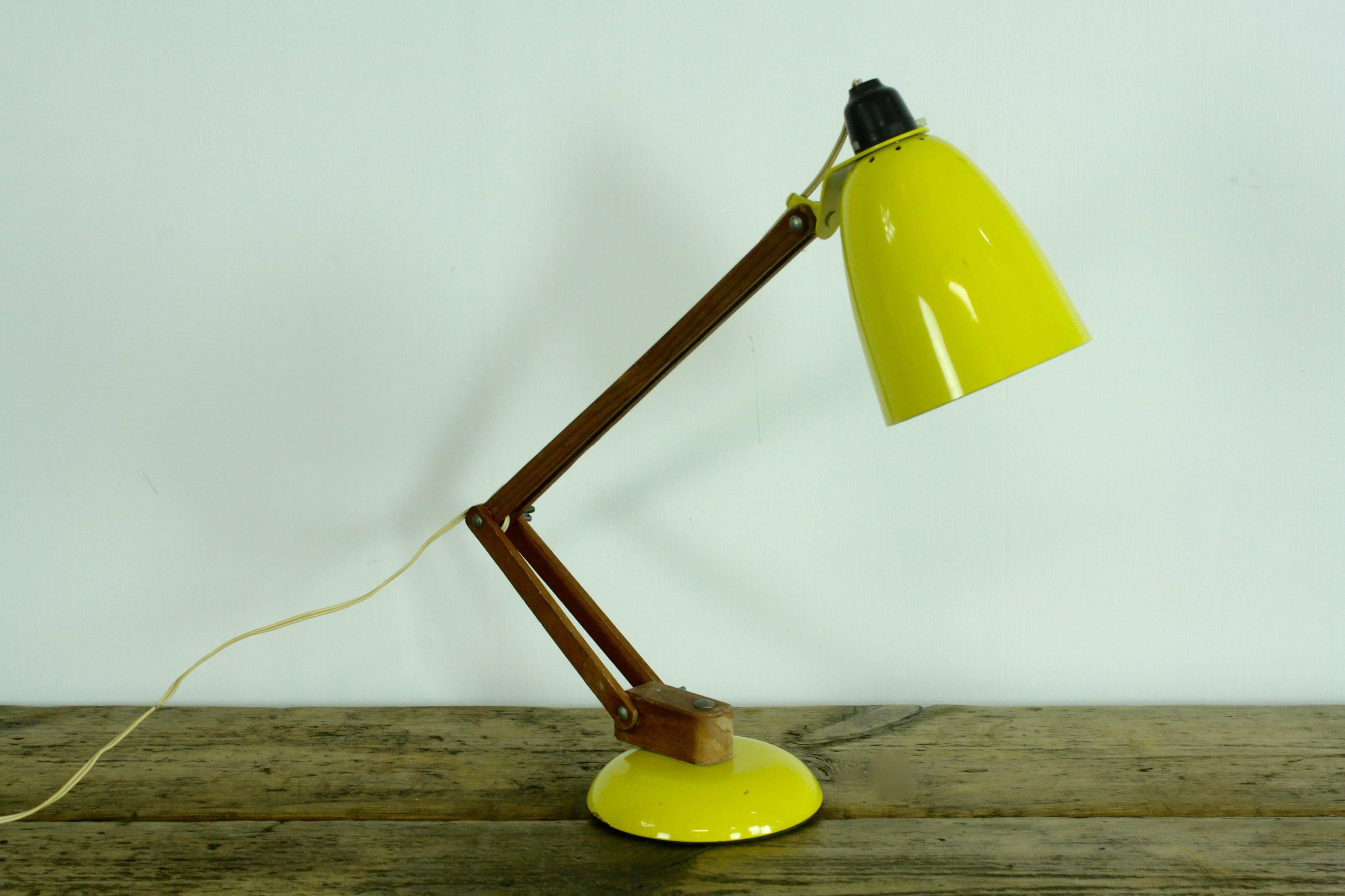 Vintage Maclamp desk/table lamp in yellow with much sought-after wooden arms. Original bulbholder and flex.

Designed by Terence Conran for Habitat in the 1950s, this lamp is an icon of the 1950s-1960s period.

In overall good vintage condition