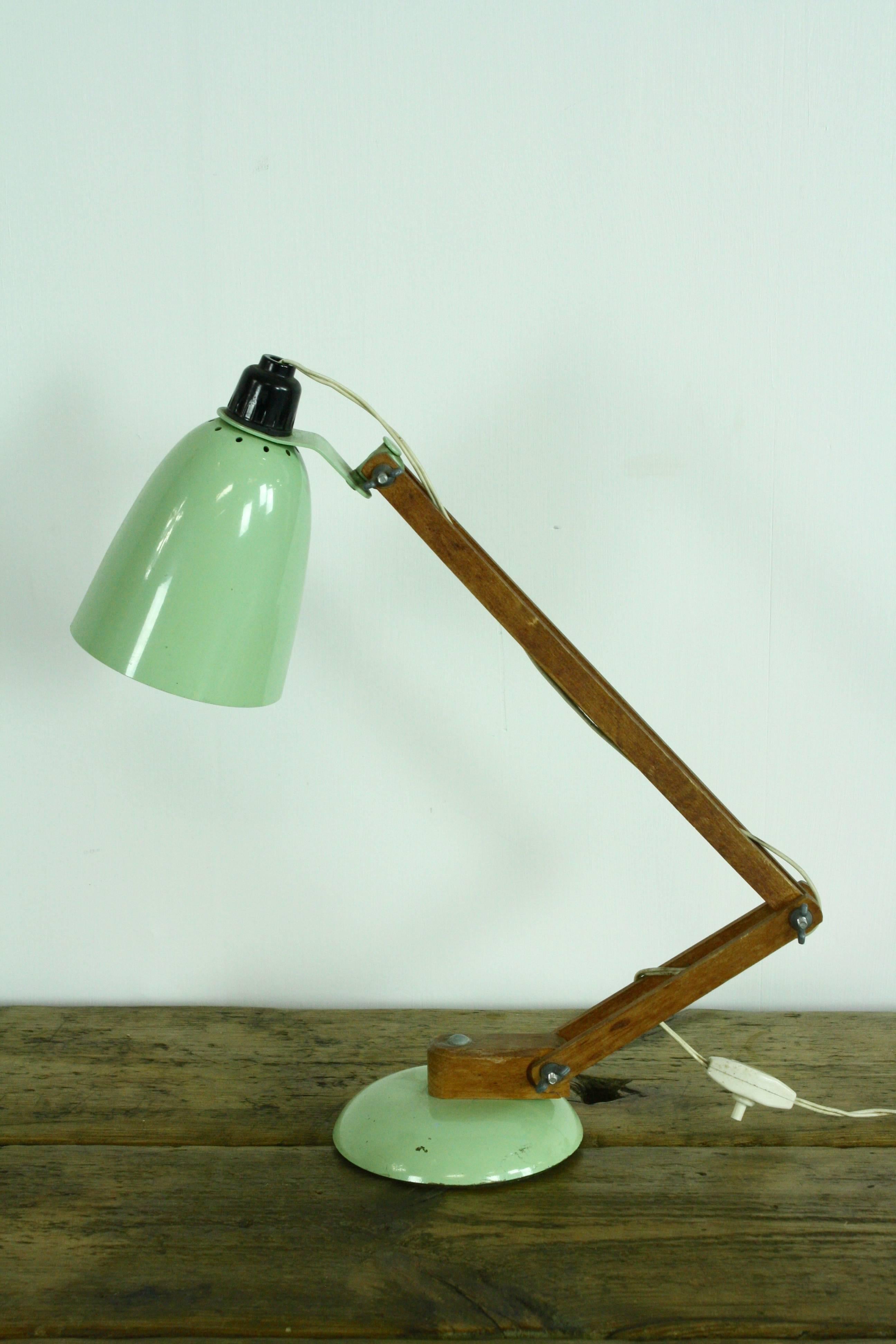 Vintage Maclamp desk or table lamp in pastel green with much sought-after wooden arms.

Designed by Terence Conran for Habitat in the 1950s, this lamp is an icon of the 1950-1960s period.

In good vintage condition. Some scuffs and marks,