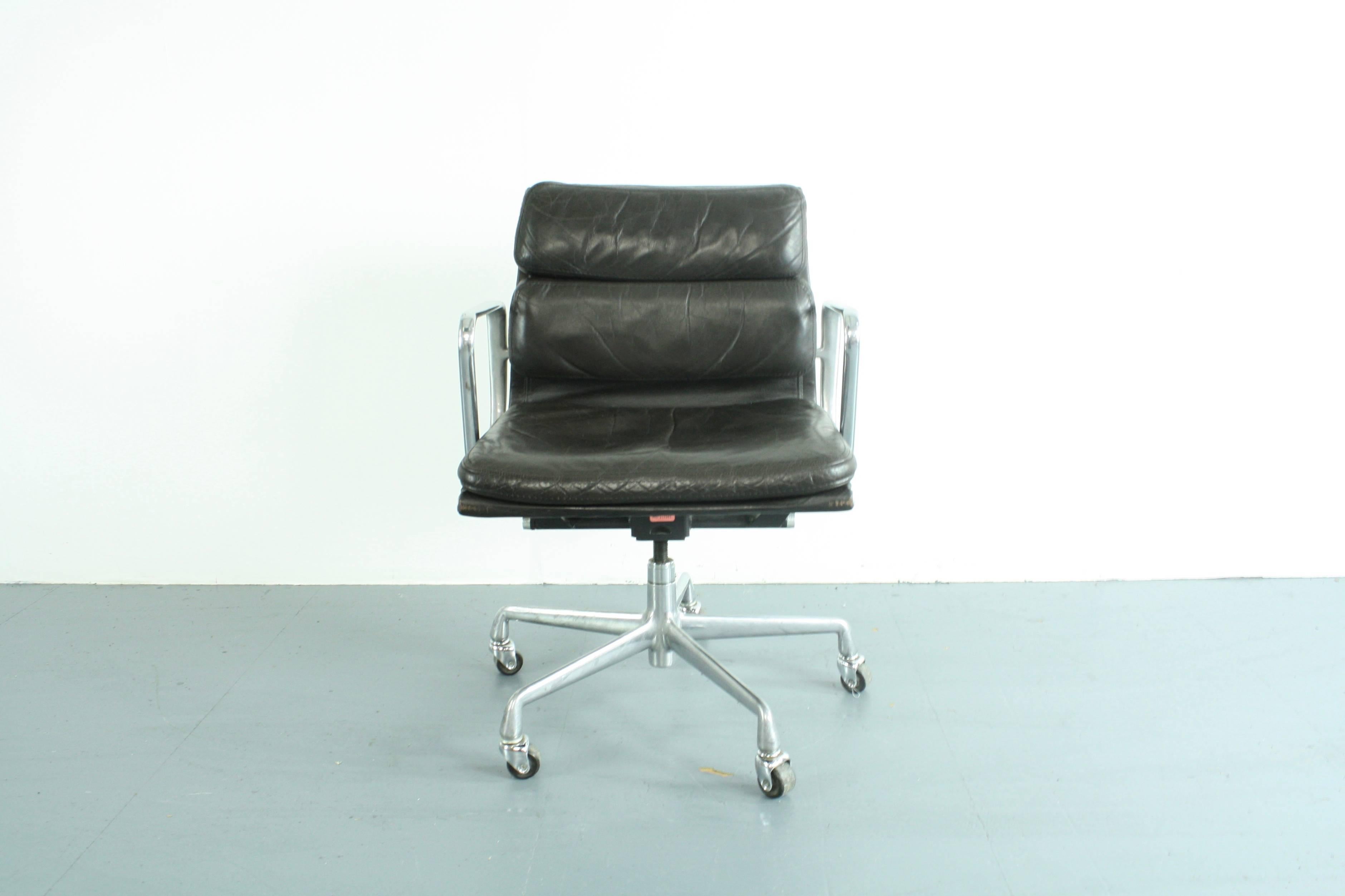 American Vintage Dark Brown Leather Eames Herman Miller Soft Pad Aluminium Group Chair